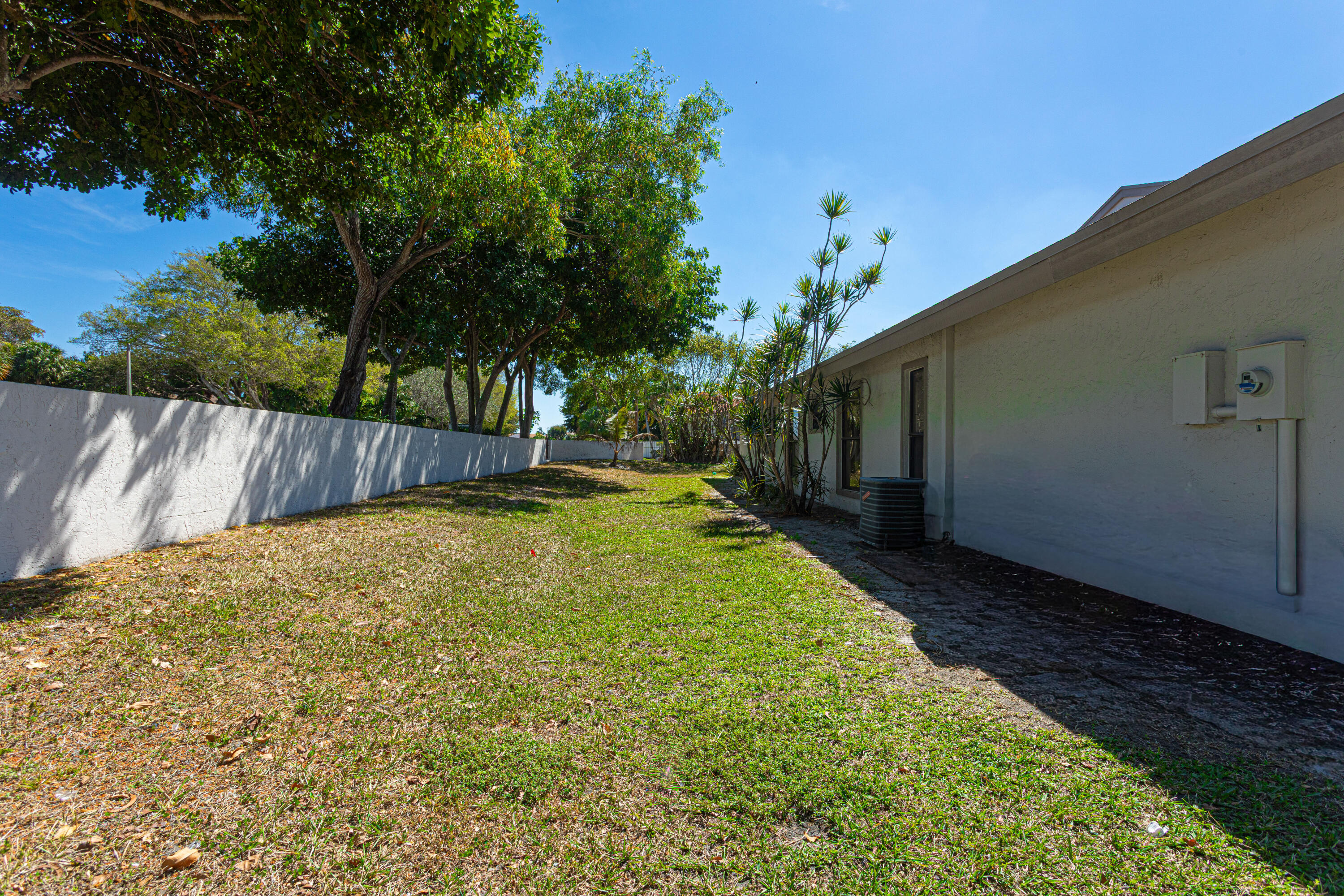 CANARY PALM CLUB - Residential