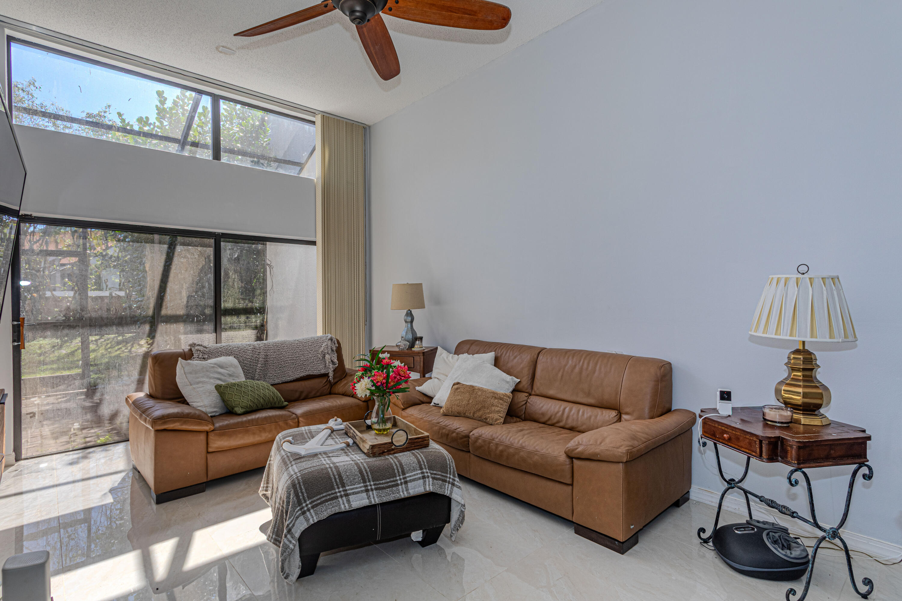 CANARY PALM CLUB - Residential