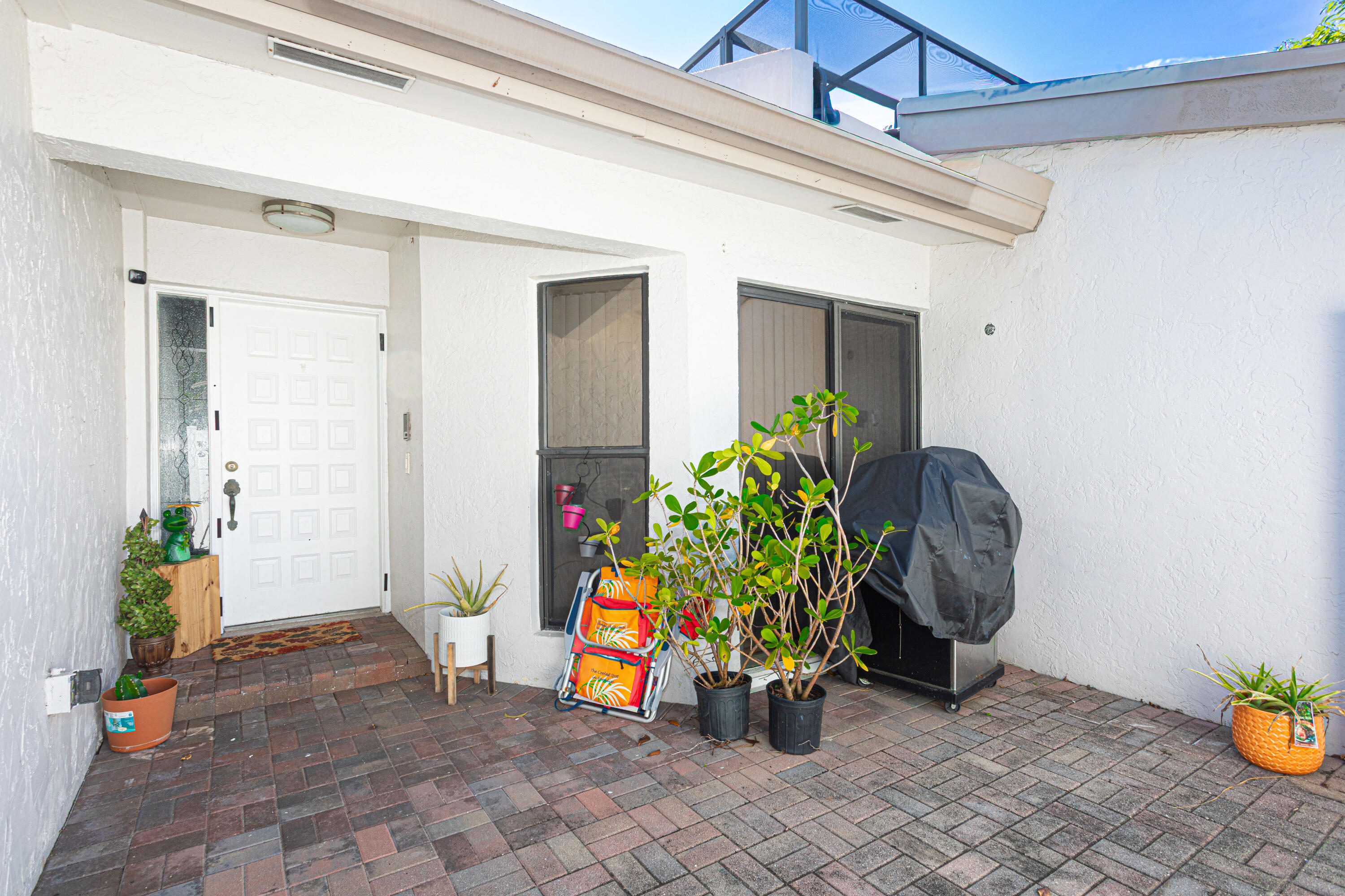 6670 Canary Palm Circle