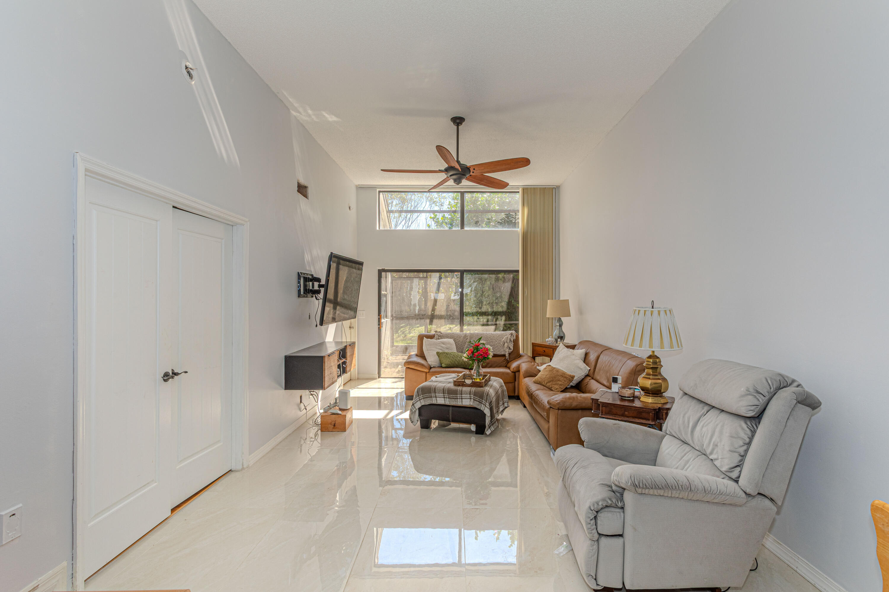 CANARY PALM CLUB - Residential