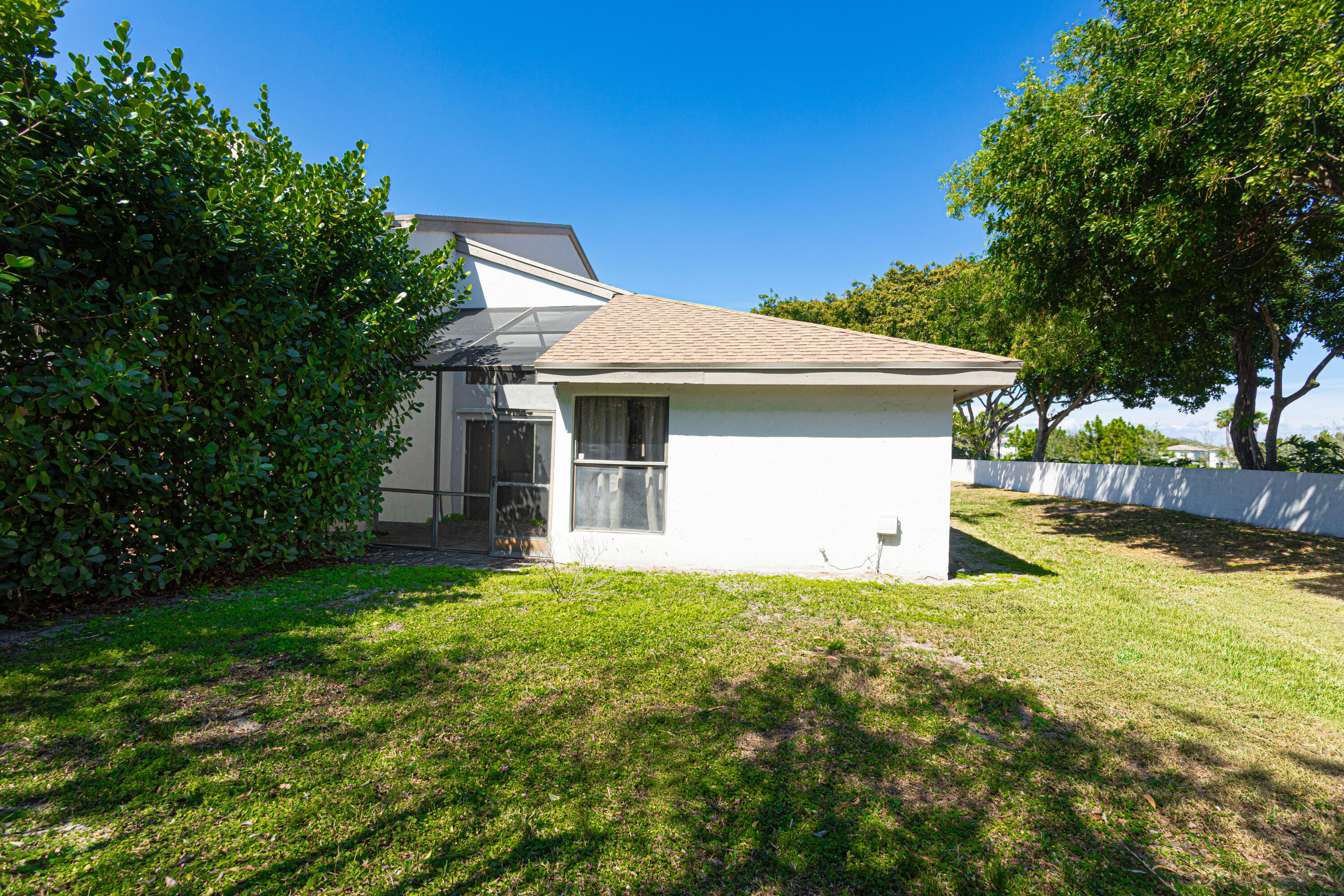 CANARY PALM CLUB - Residential