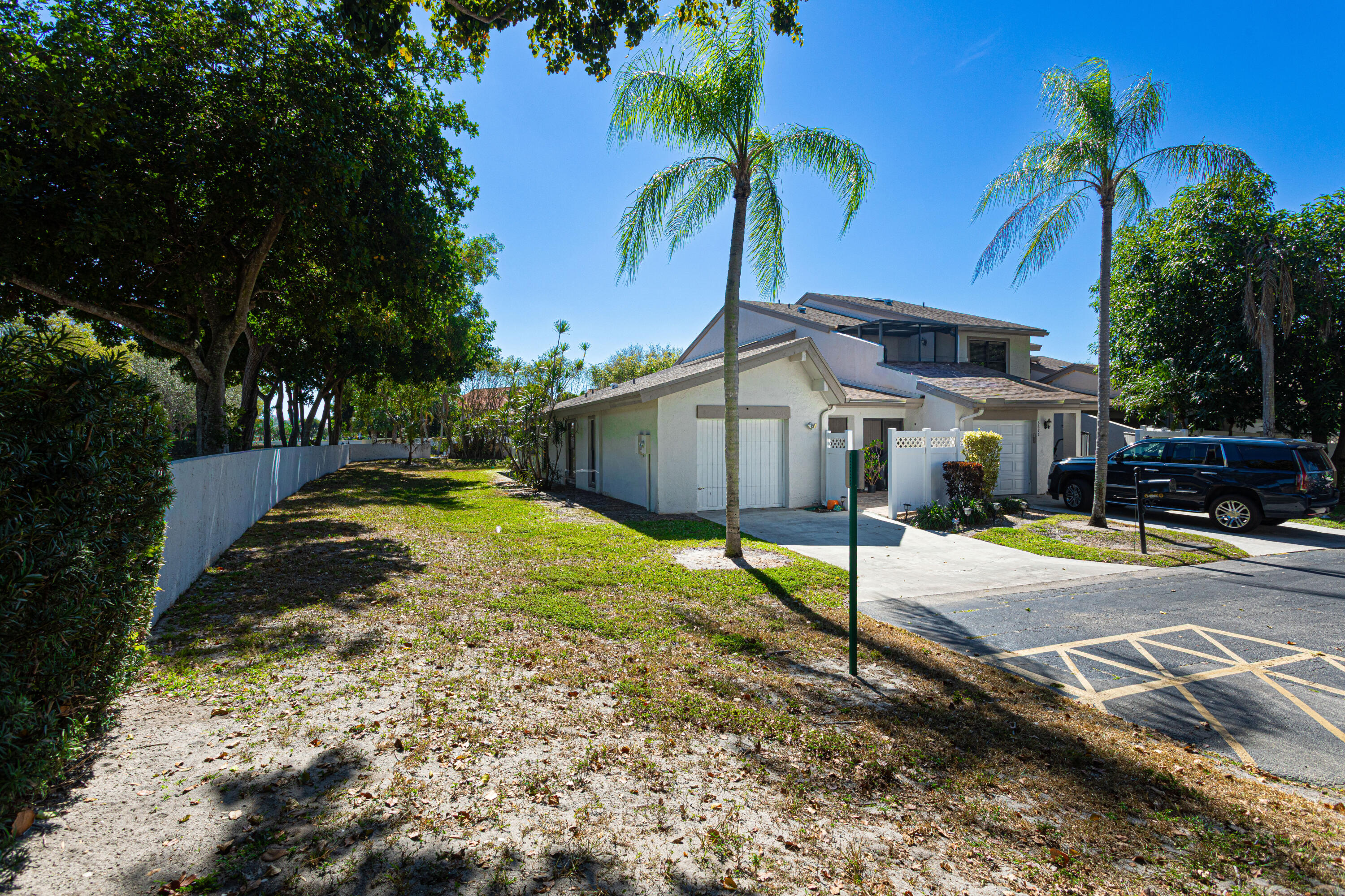 6670 Canary Palm Circle