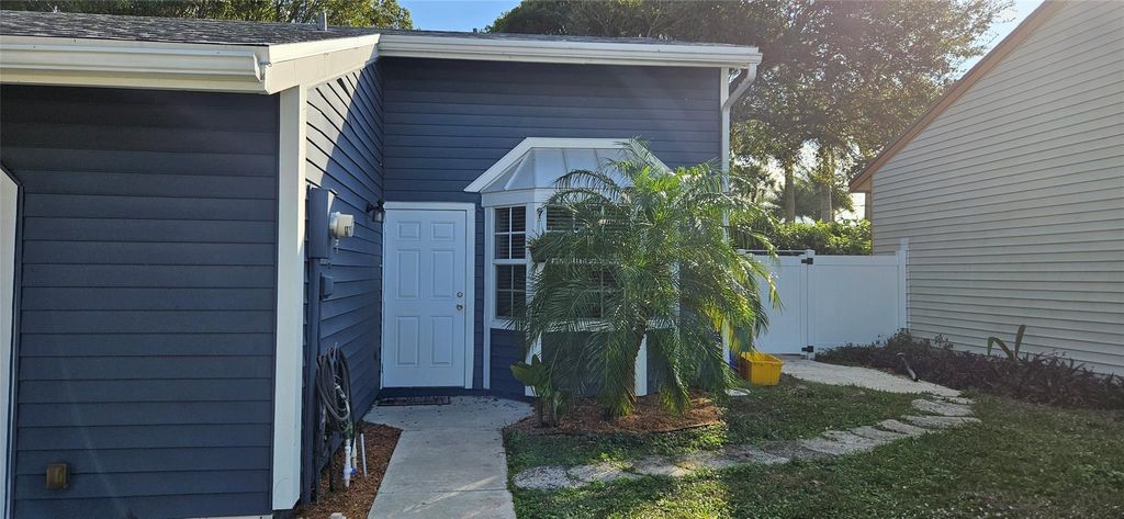 Photo of 25 Buxton Lane, Boynton Beach, FL 33426 (MLS # F10482316)