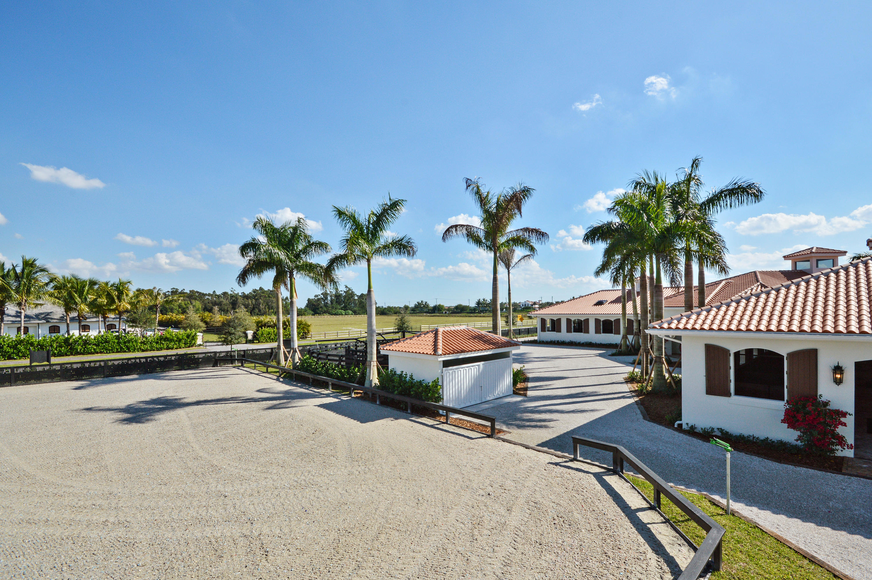 GRAND PRIX VILLAGE SOUTH - Land