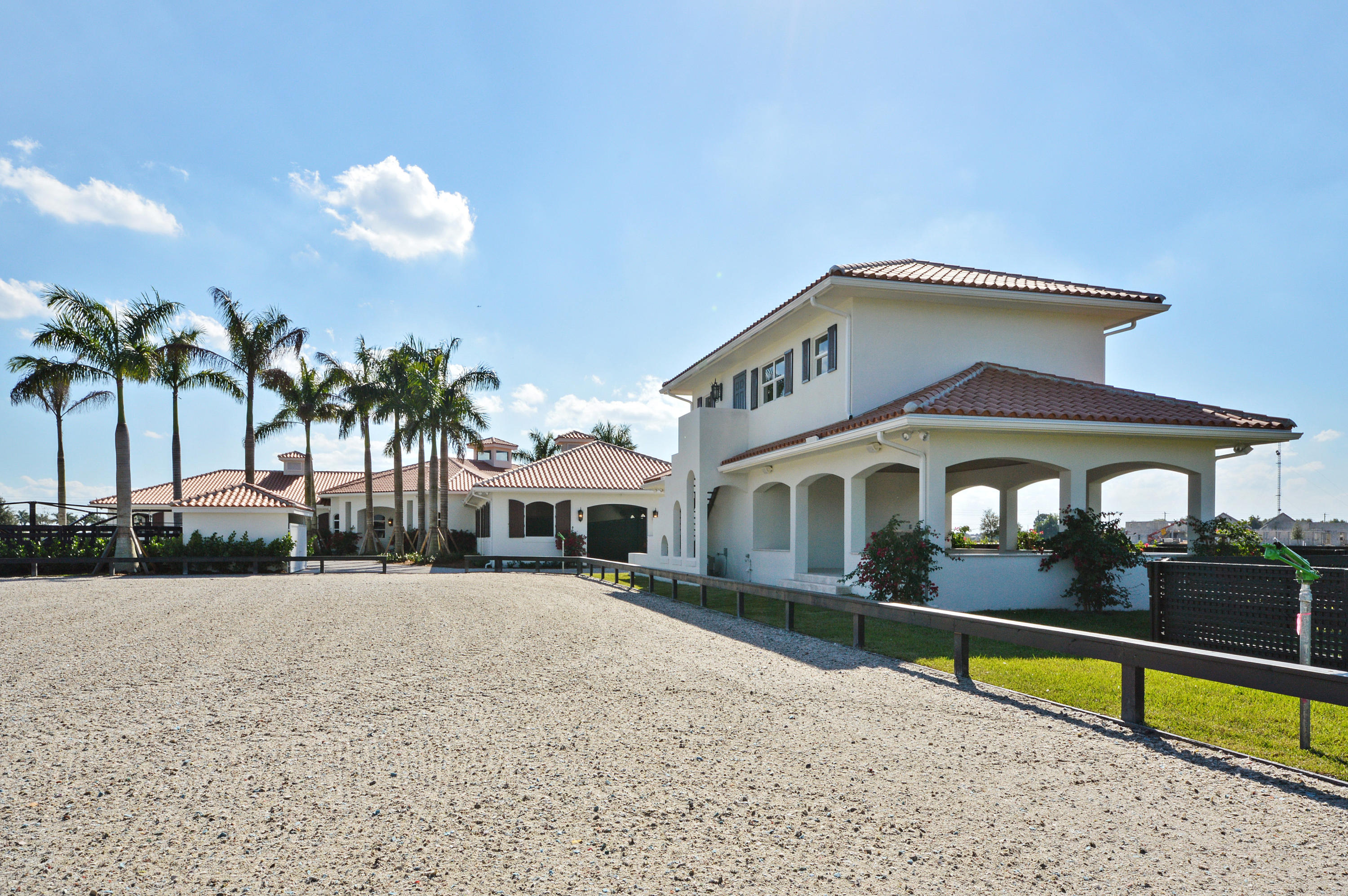 GRAND PRIX VILLAGE SOUTH - Land