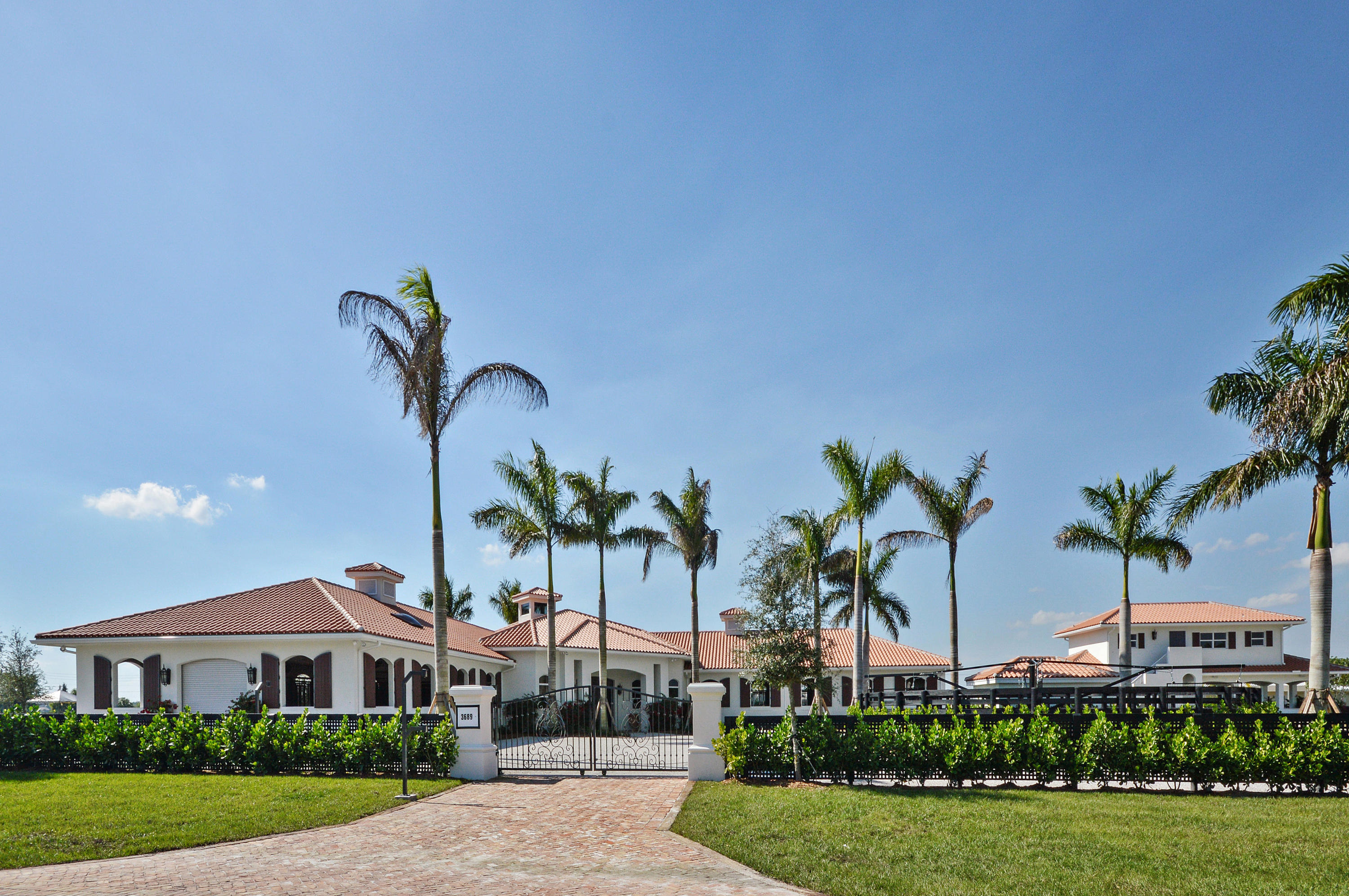 GRAND PRIX VILLAGE SOUTH - Land