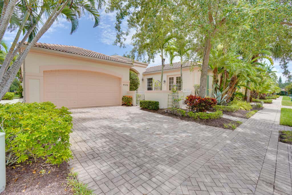 Photo of 9370 W Maiden Court, Vero Beach, FL 32963 (MLS # R11104671)