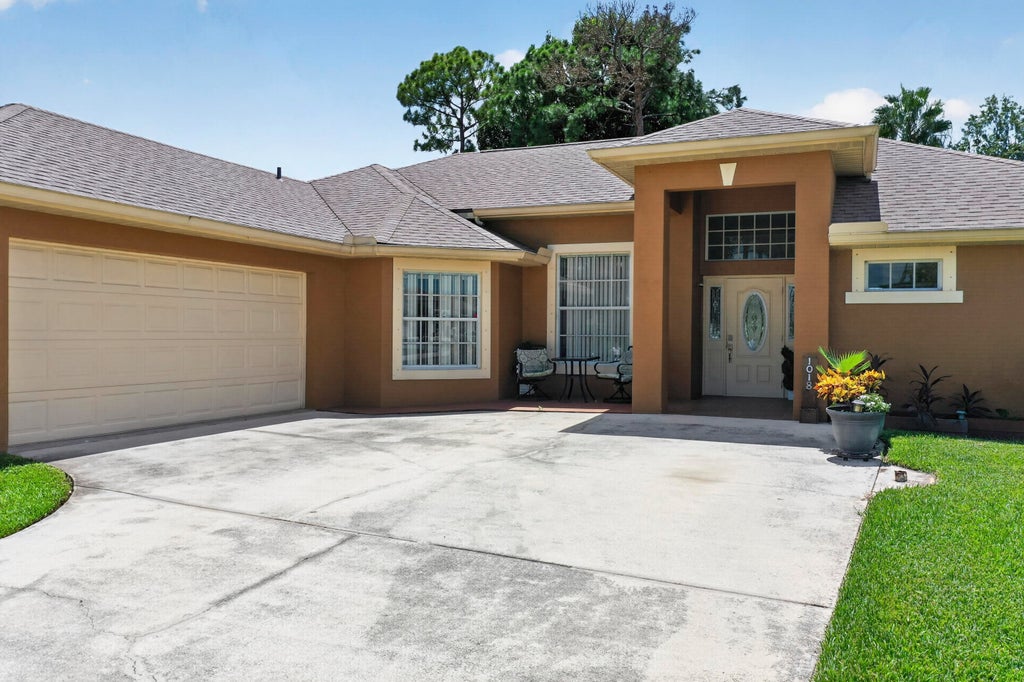 Photo of 1018 SW HALEYBERRY Avenue, Port Saint Lucie, FL 34953 (MLS # B26072425)