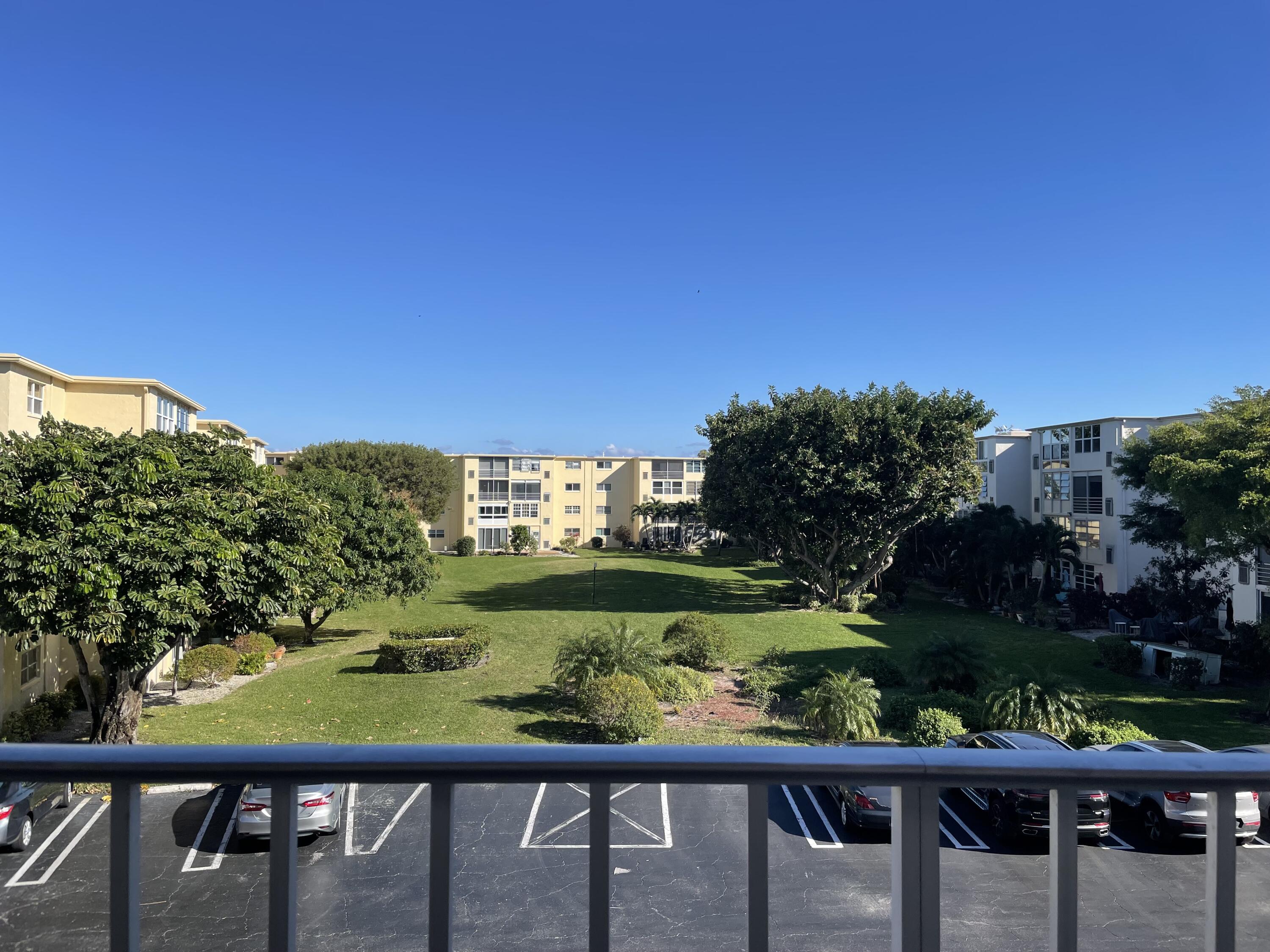 Beautifully furnished turn key rentalEnjoy your Vacation in a nicely appointed condoAny rental term considered