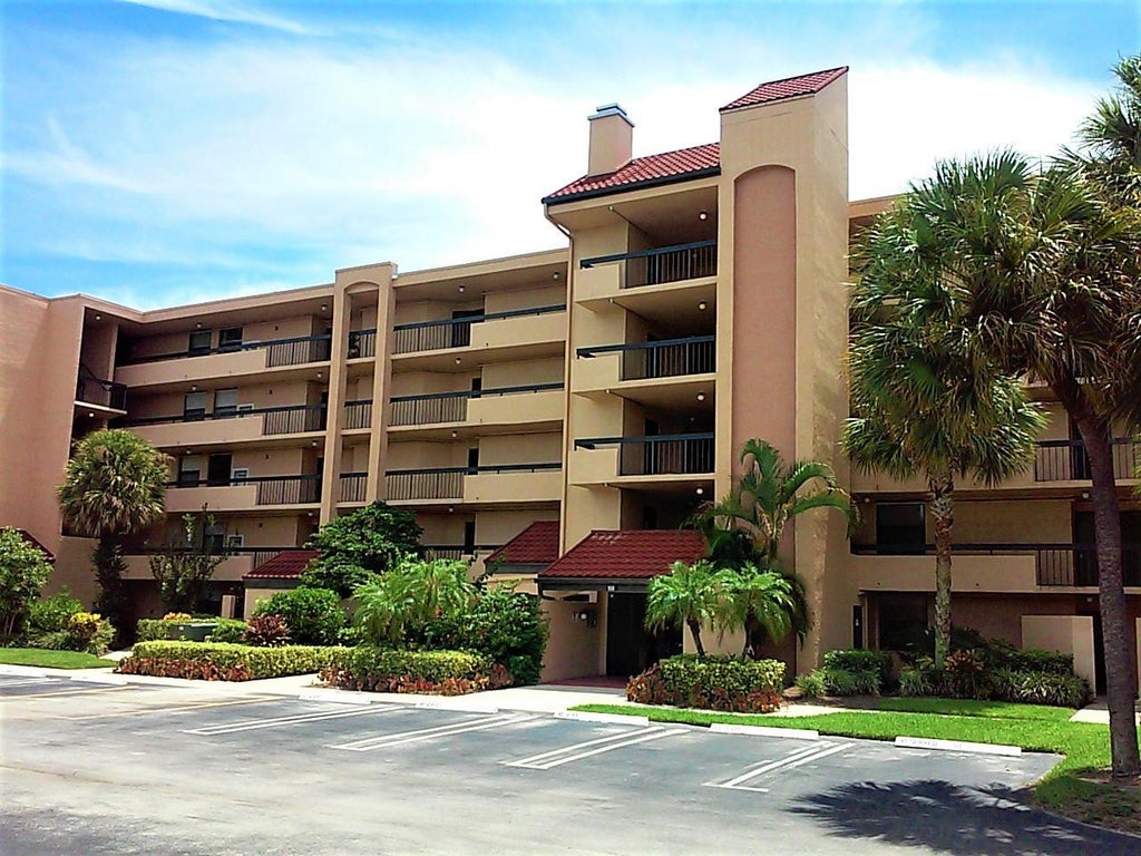 Photo of 950 Egret Circle #5307, Delray Beach, FL 33444 (MLS # B26031033)