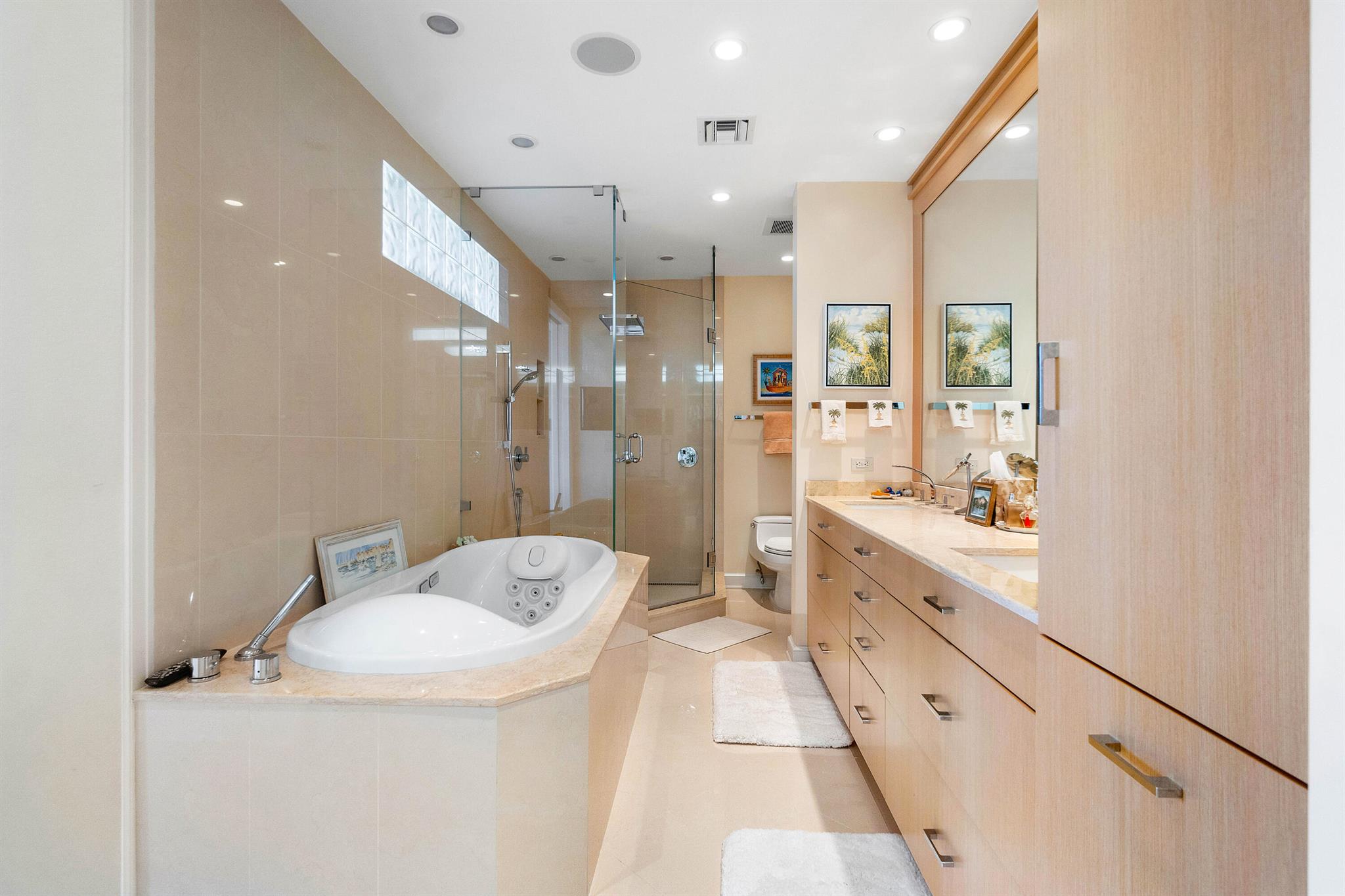 REEF CONDO - Residential