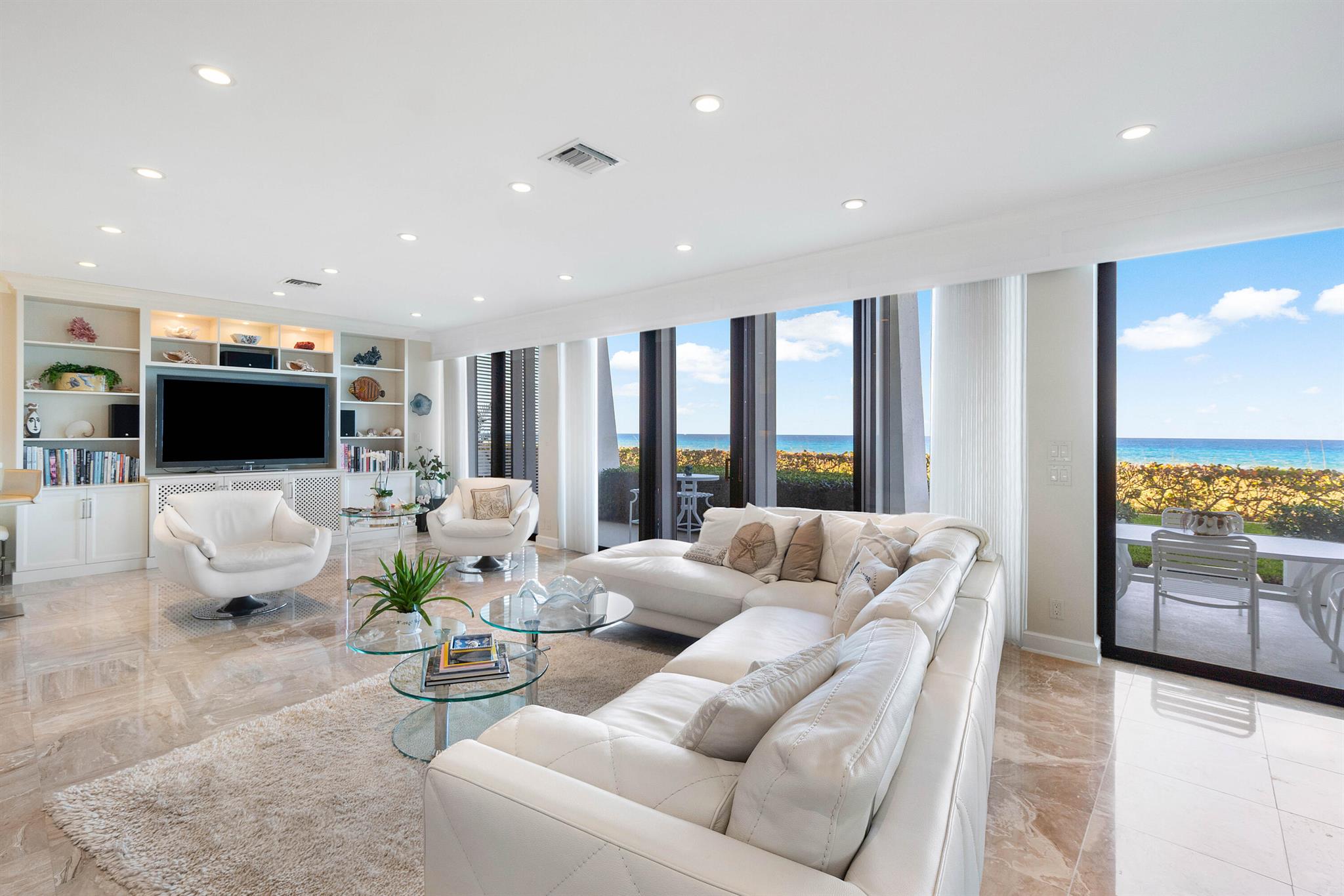 REEF CONDO - Residential