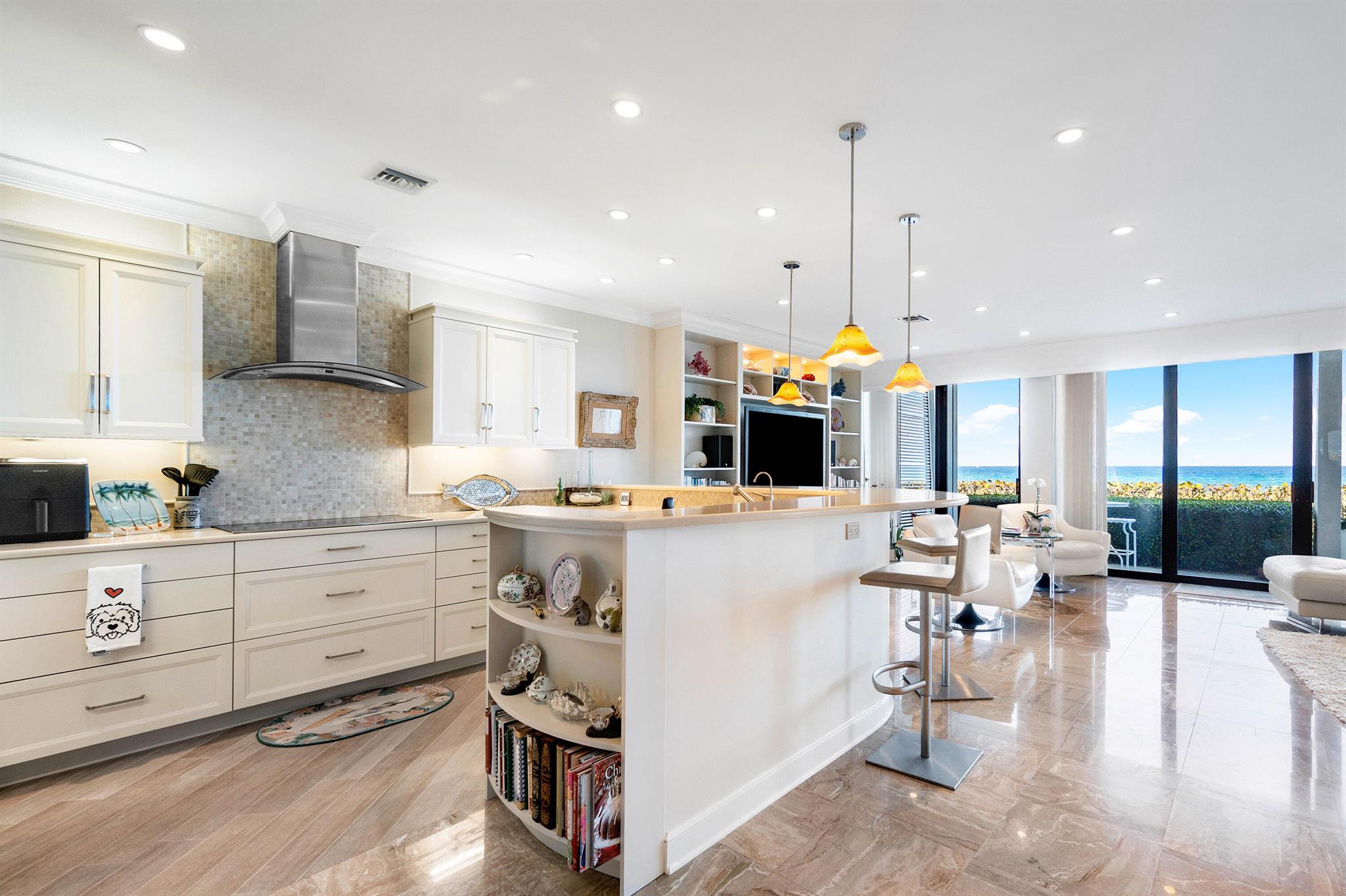 REEF CONDO - Residential