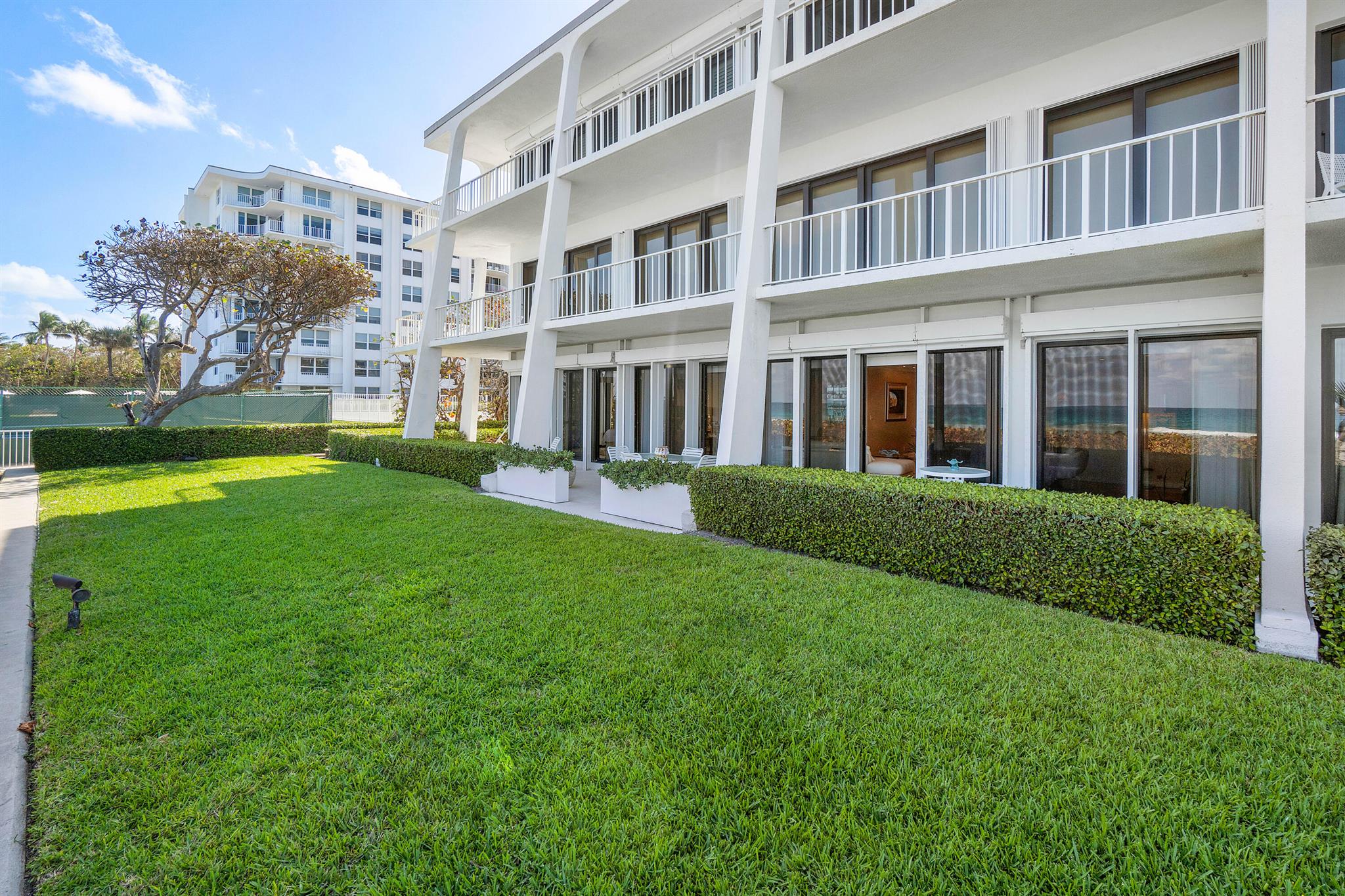 REEF CONDO - Residential