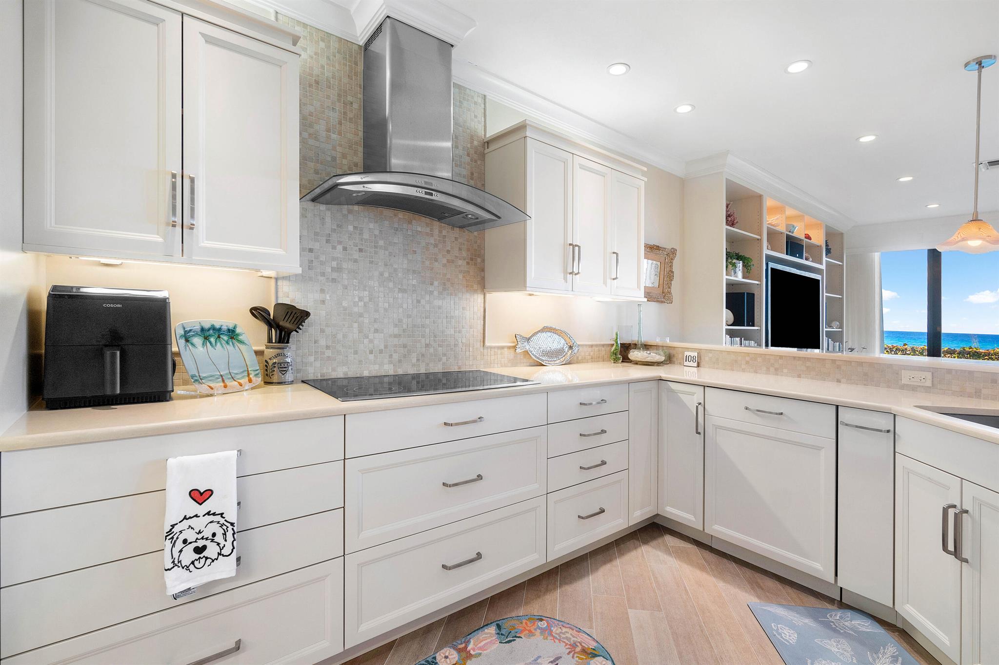 REEF CONDO - Residential