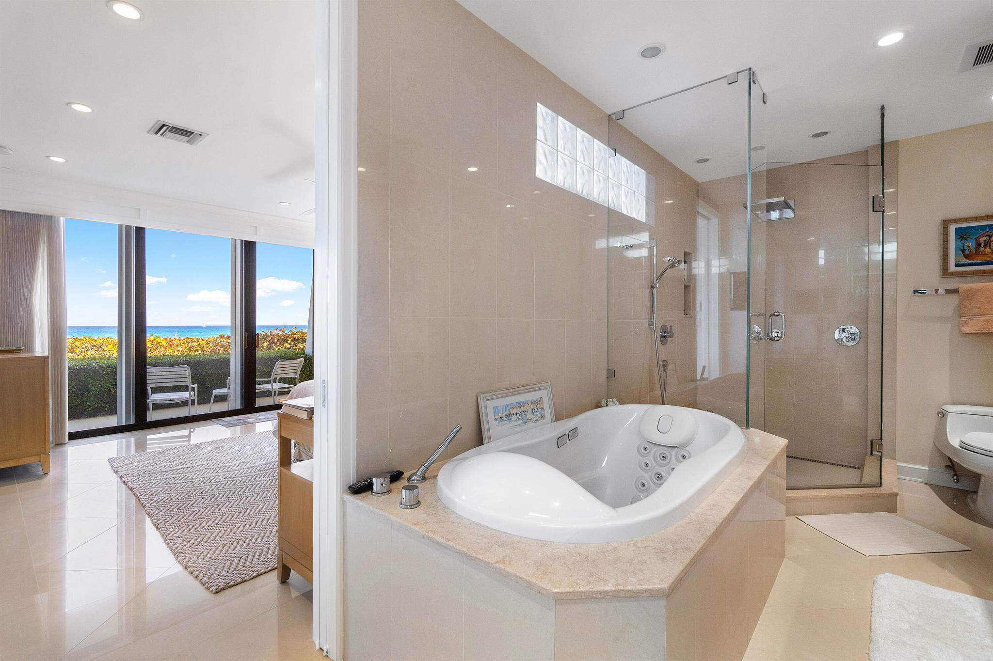 REEF CONDO - Residential