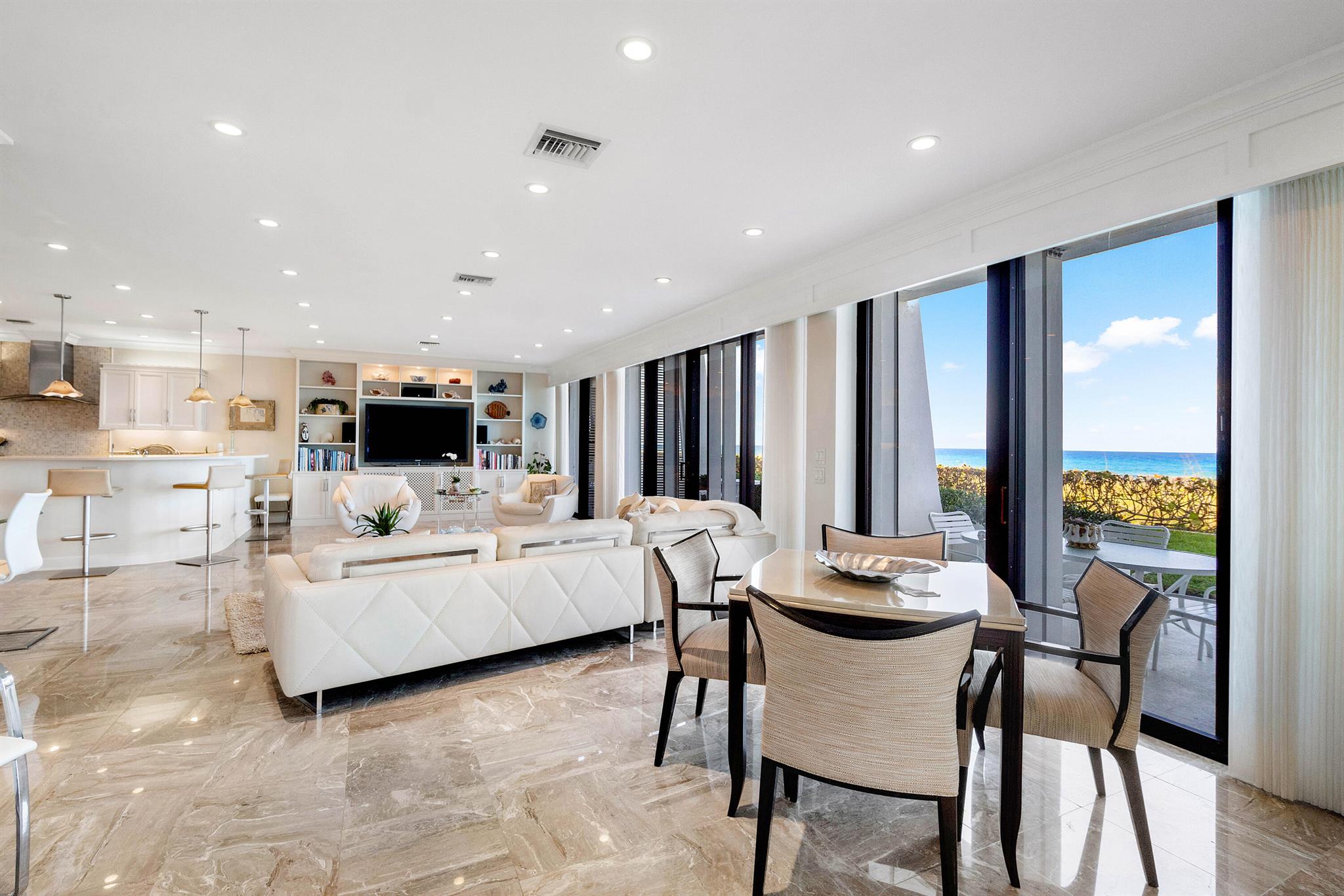 REEF CONDO - Residential