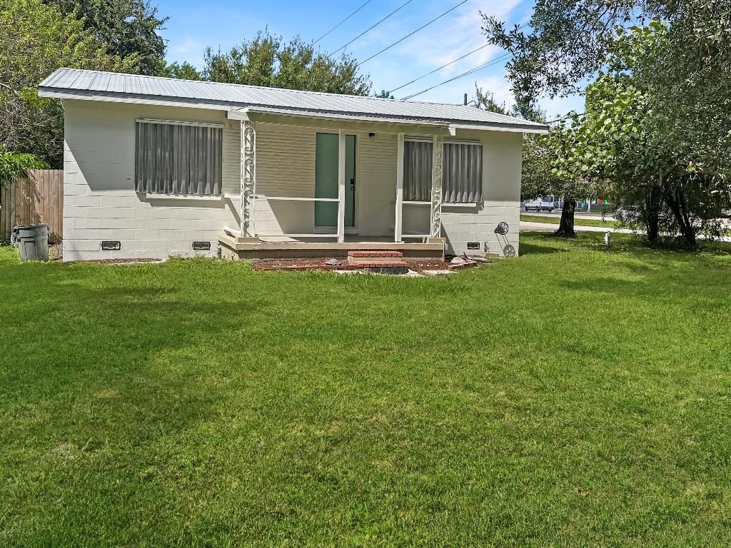 Photo of 3101 S 24th Street, Fort Pierce, FL 34982 (MLS # R11126976)