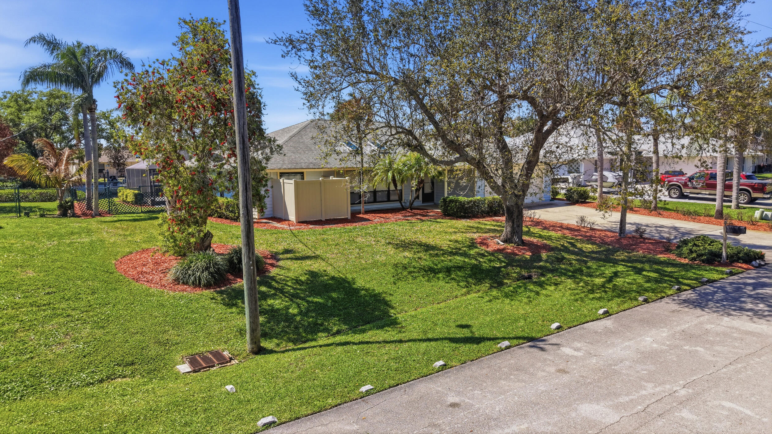 433 SE 12th St Street SE