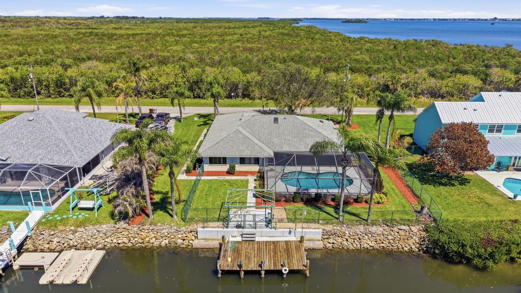 Photo of 433 SE 12th St Street SE, Vero Beach, FL 32962 (MLS # B26006684)