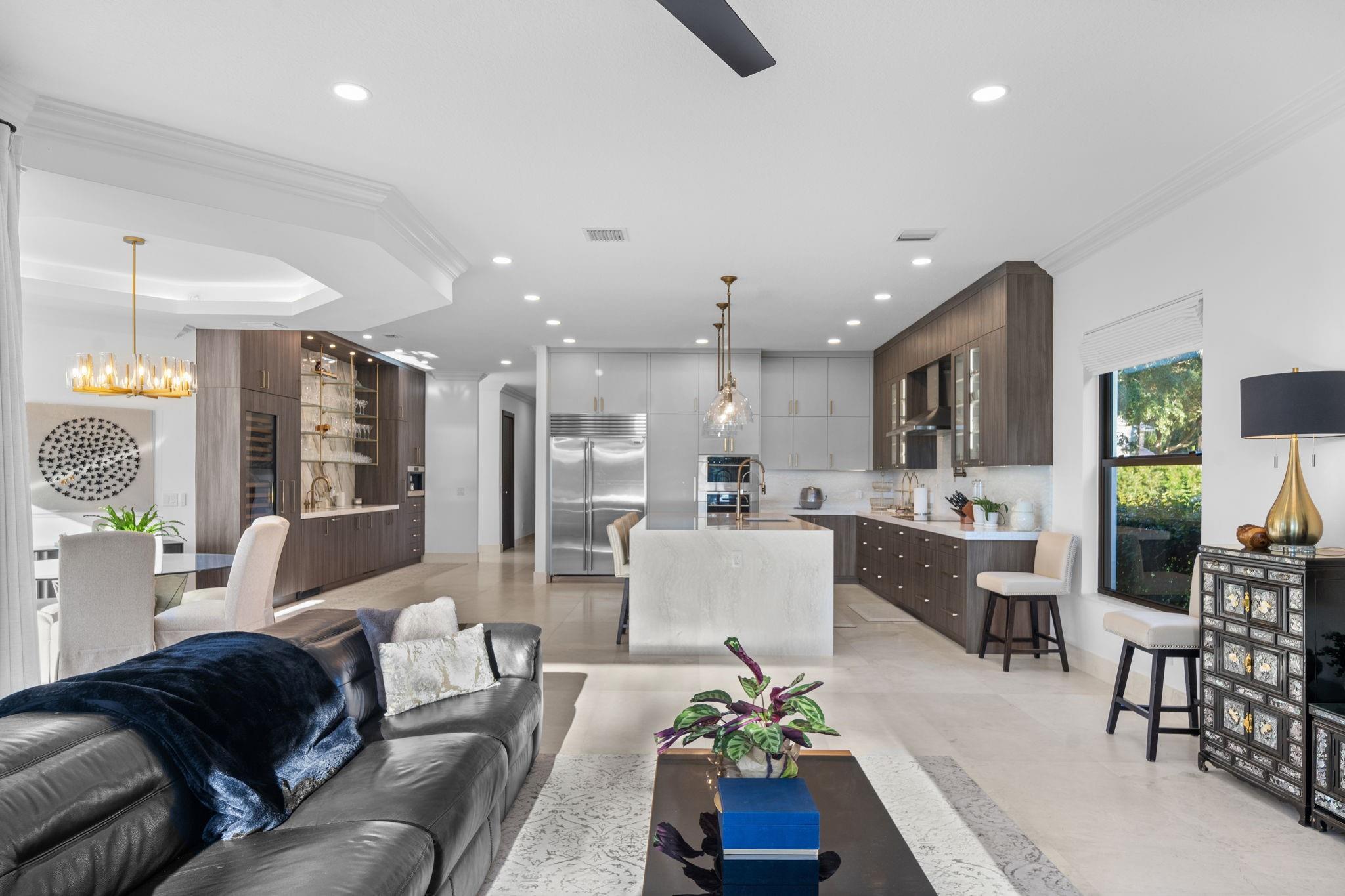 3747 Saratoga Ln