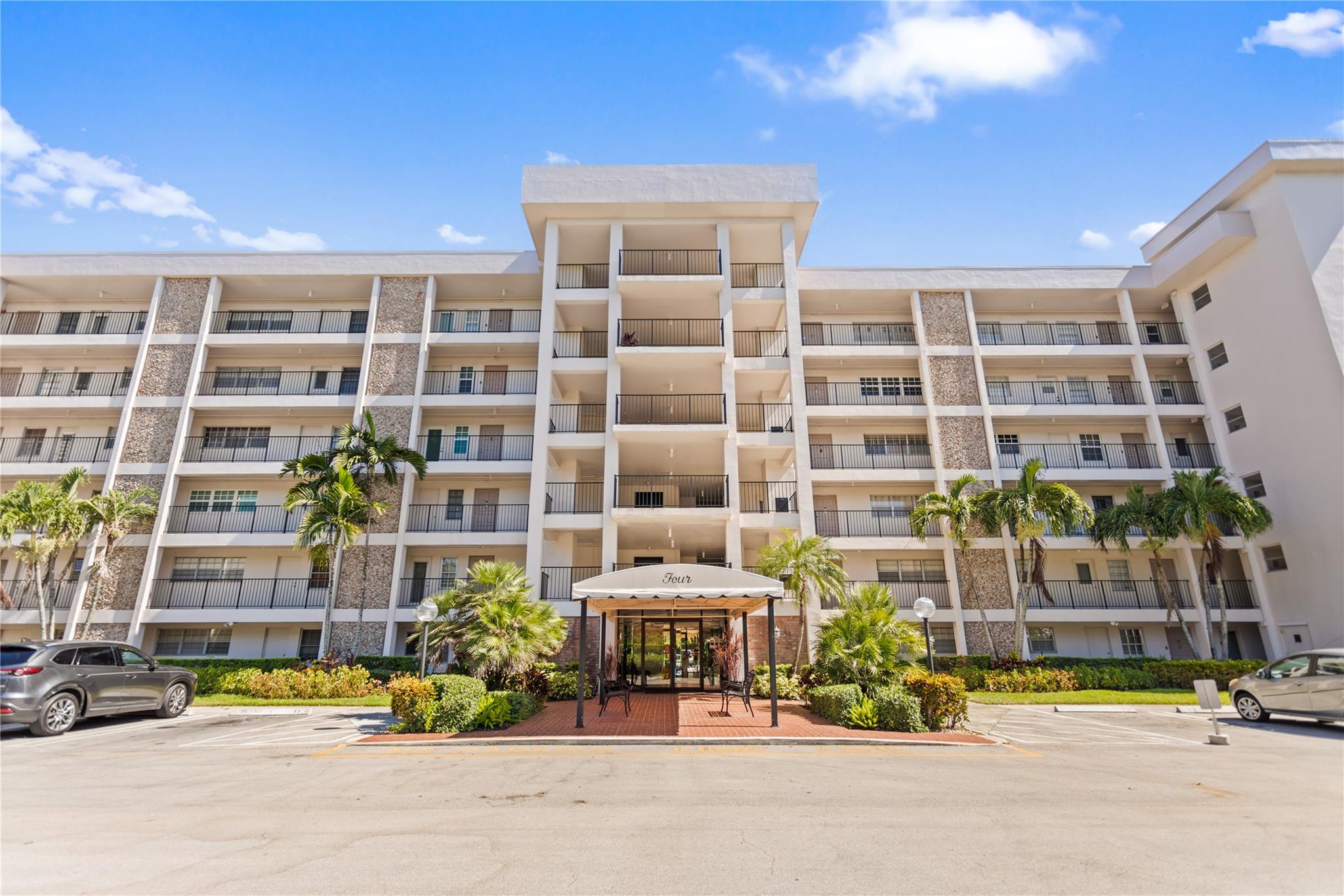 3000 N Palm Aire Dr 403