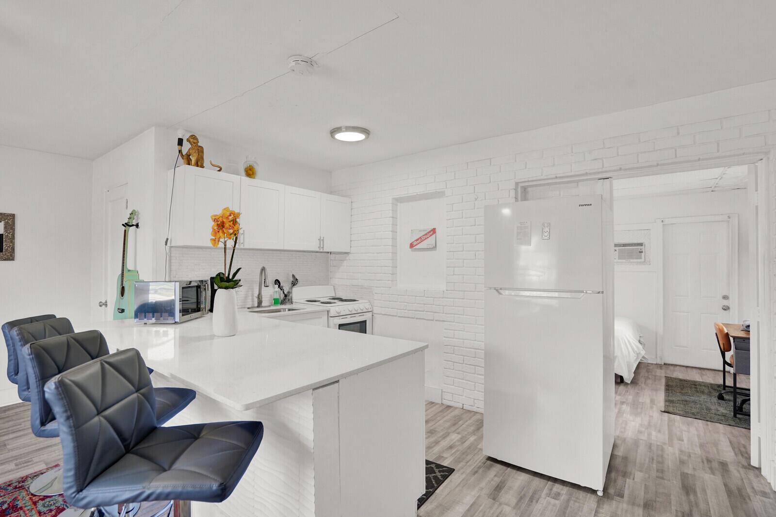 TROPICAL TERRACE - Residential Income