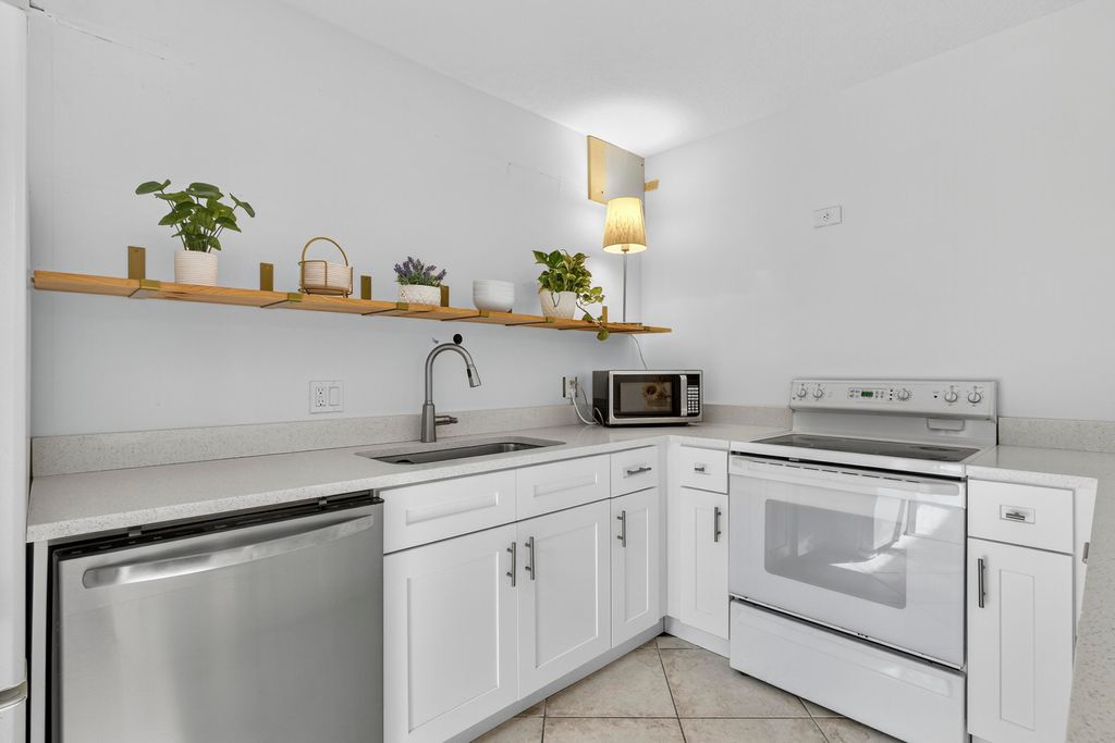 Photo of 608 6th Terrace, Palm Beach Gardens, FL 33418 (MLS # R11140316)