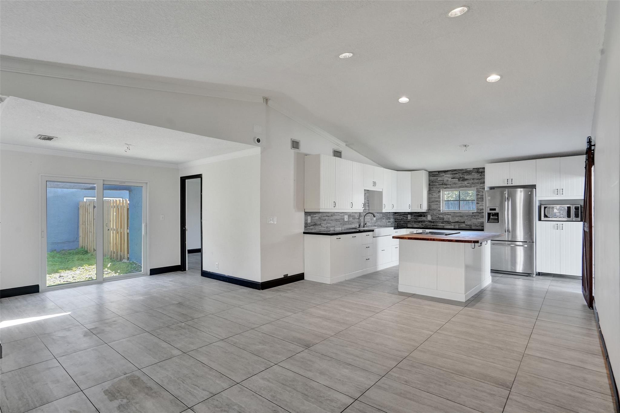 967 NW 89th Ave