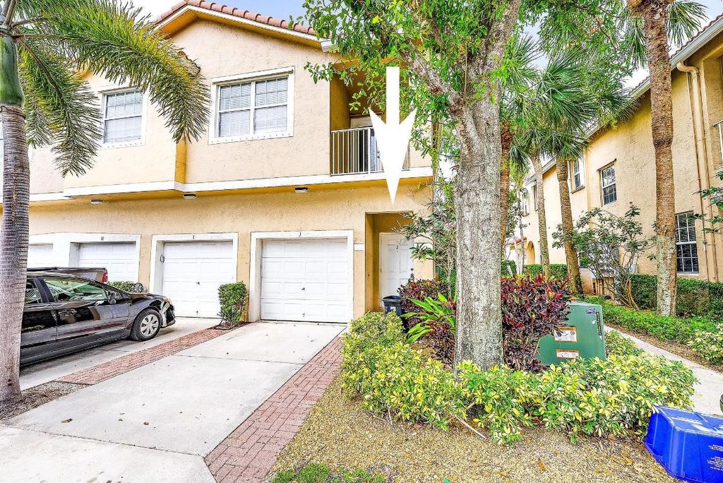 Photo of 113 Lighthouse Circle #J, Tequesta, FL 33469 (MLS # R10989340)