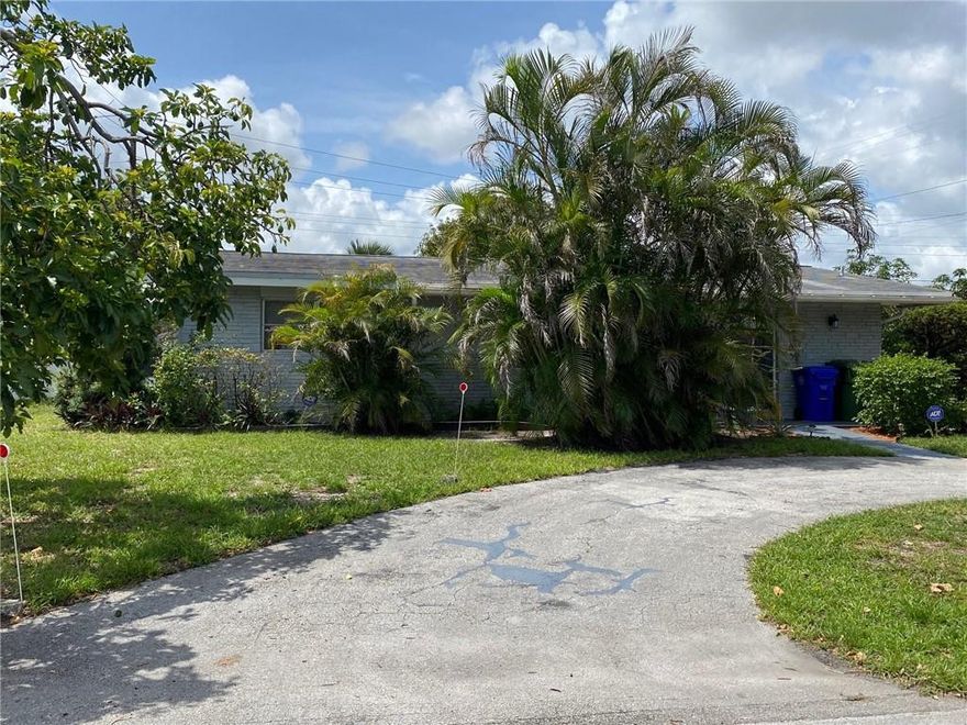 2 Bed / 1.5 Bath Home with Detached Single Car Garage.  Great little home for small family or first time buyers. Screened in large patio with ample room to entertain.  BRAND NEW  2 Ton CARRIER A/C recently installed with City Permits May 2020! Hot Water Heater 2019. Some Impact Windows on North & South Side of House.  Garage Door is Impact.  Kitchen nook. Will need 7-10 days after Loan commitment to close. Seller needs to hire Movers and move out.