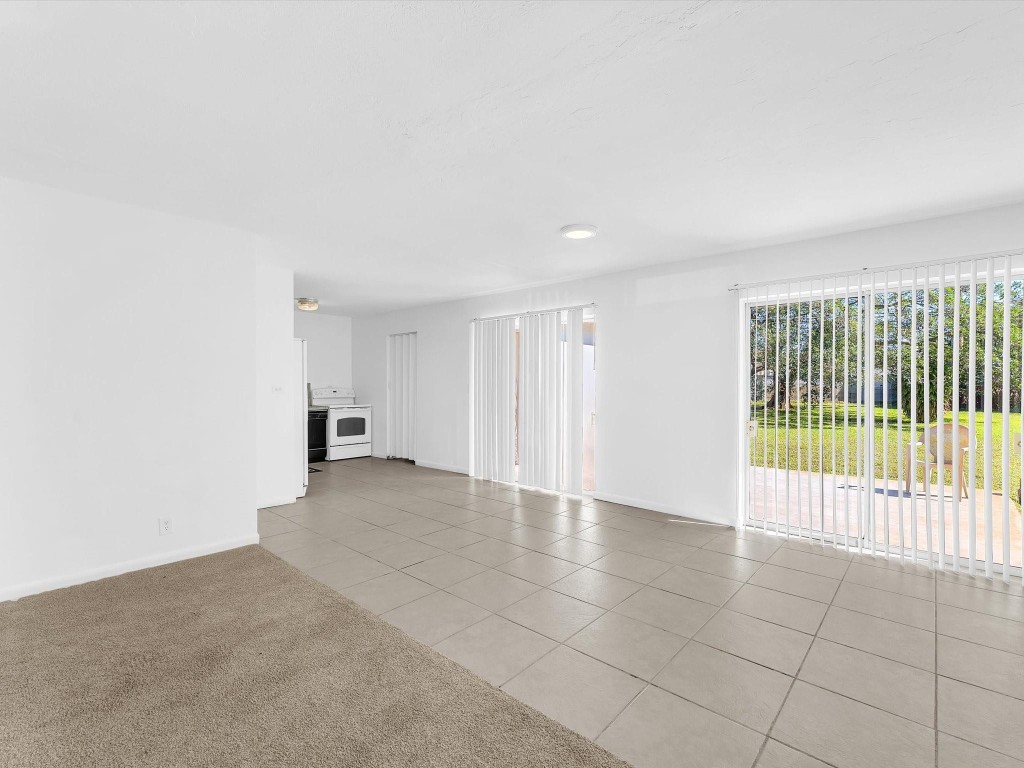 LAUDERDALE LAKES WEST GAT - Residential