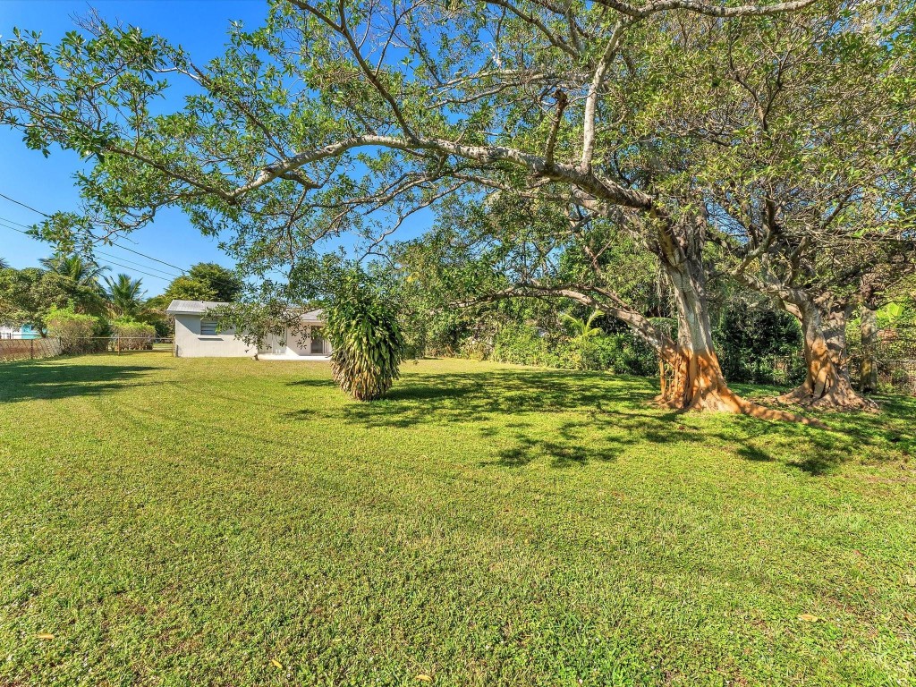 LAUDERDALE LAKES WEST GAT - Residential