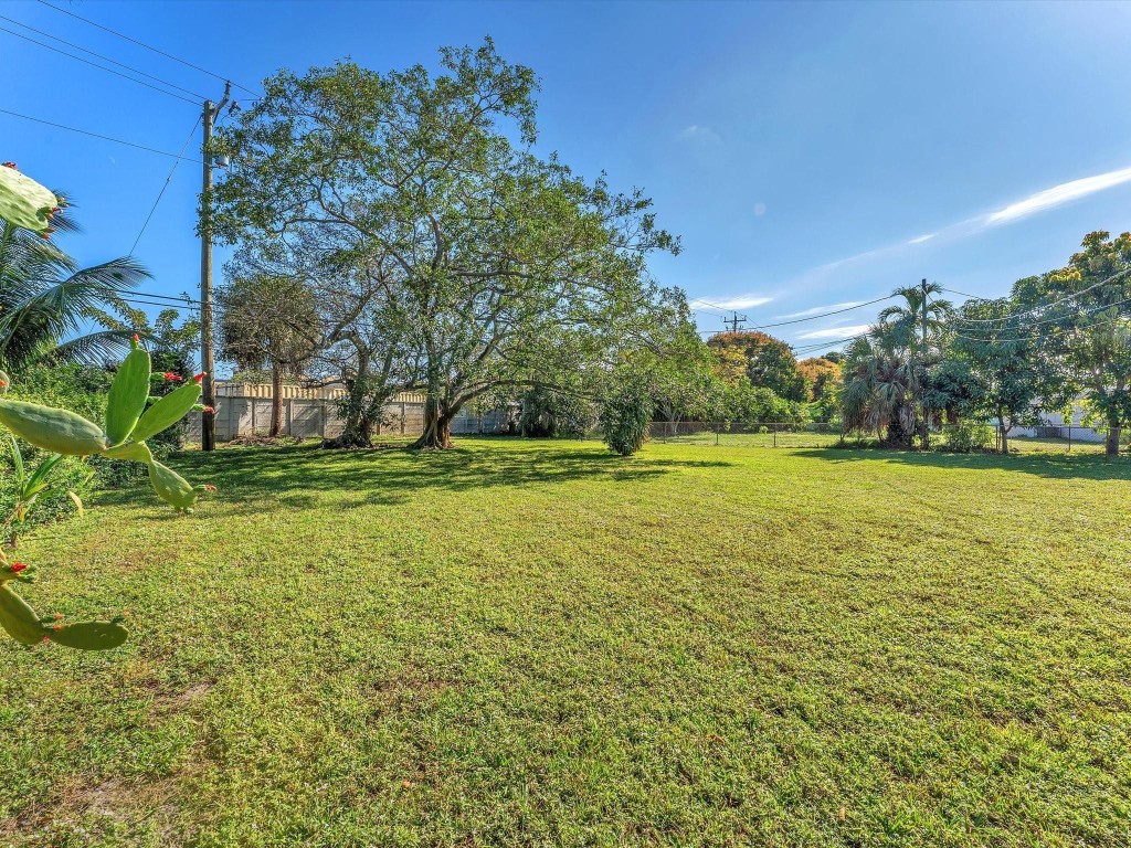 LAUDERDALE LAKES WEST GAT - Residential