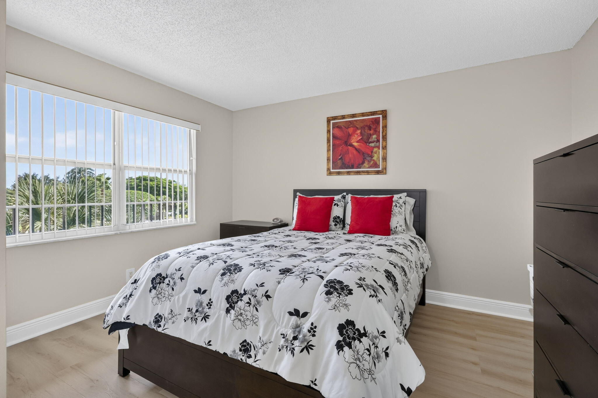 3871 Via Poinciana 407