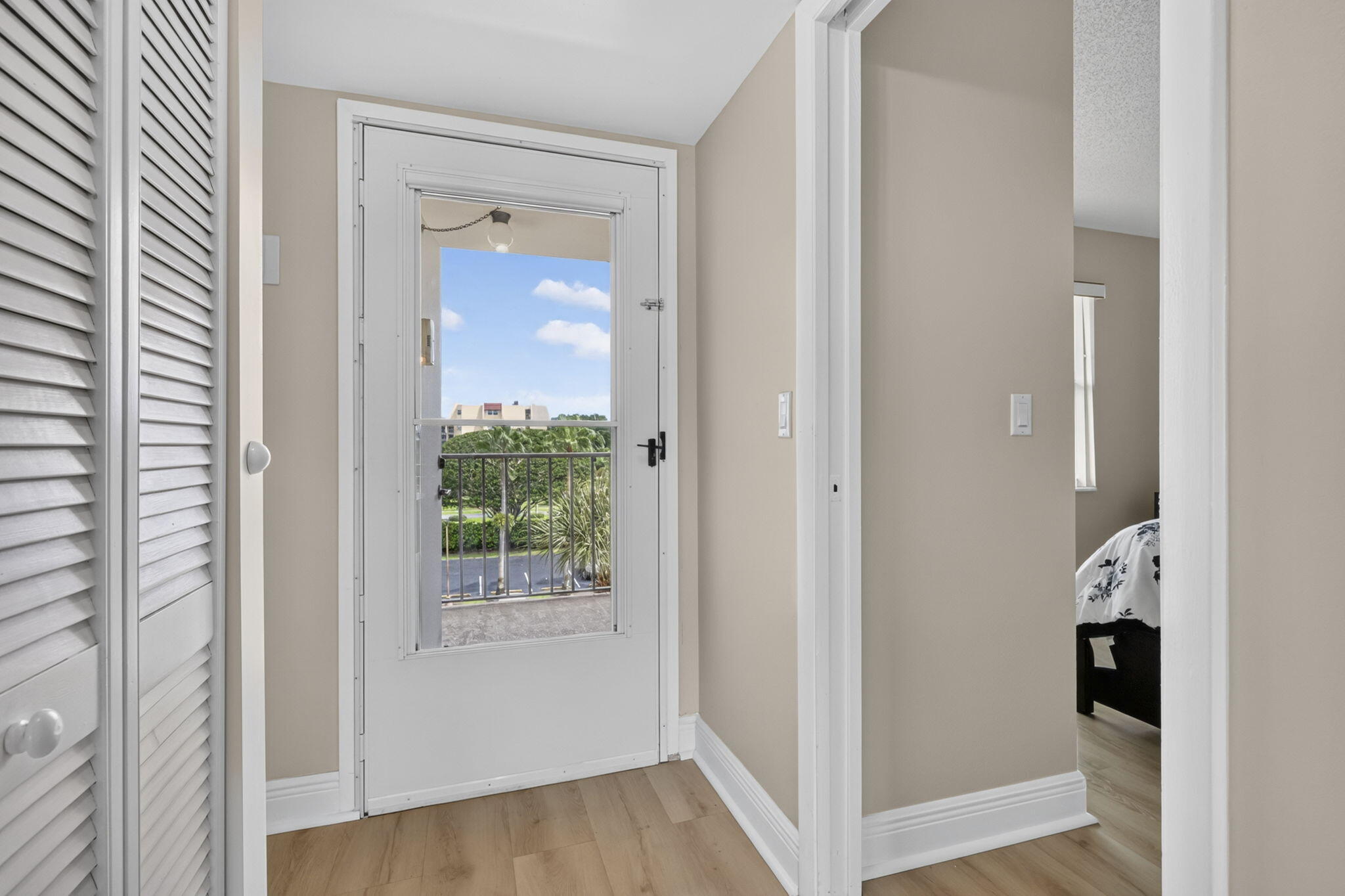3871 Via Poinciana 407
