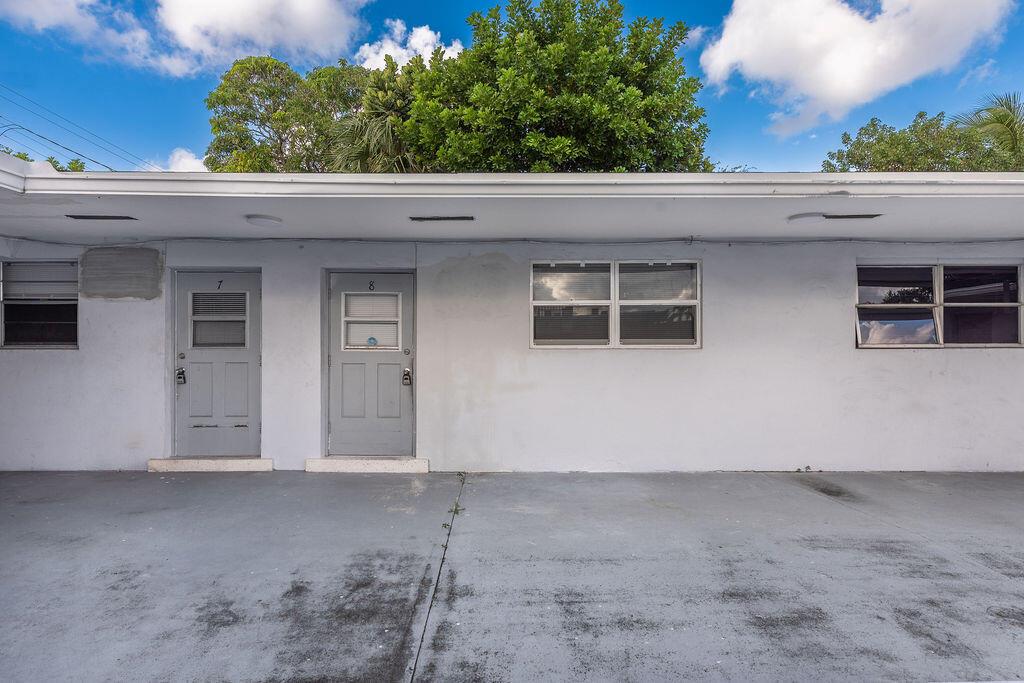 North Hollywood Square - Residential Lease