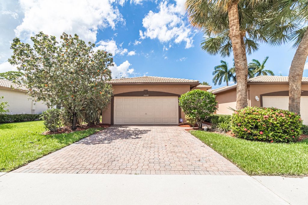 Photo of 10668 Royal Caribbean Circle, Boynton Beach, FL 33437 (MLS # R10806560)