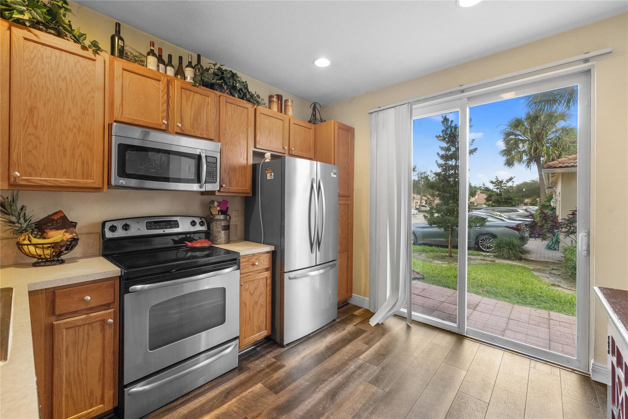 ISLES OF OAKLAND PARK - Residential