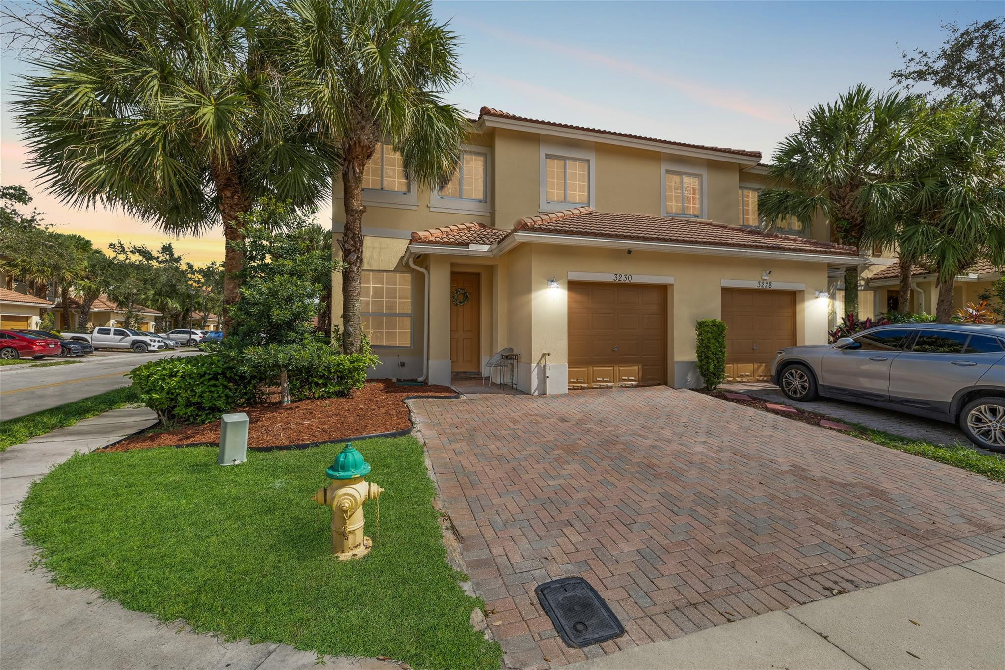 ISLES OF OAKLAND PARK - Residential
