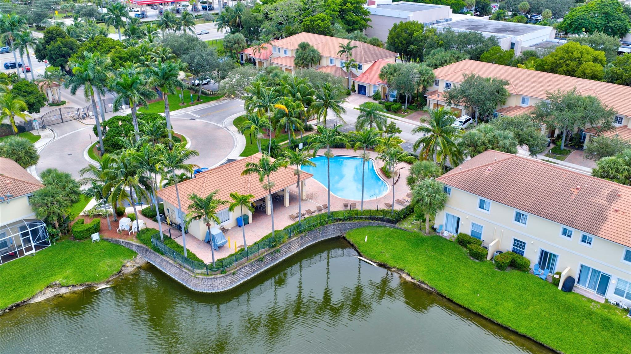 ISLES OF OAKLAND PARK - Residential