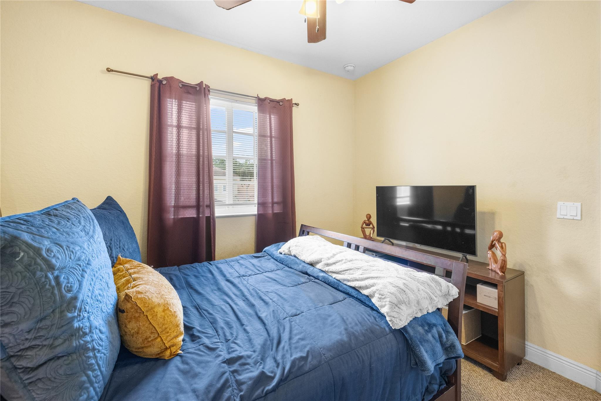 ISLES OF OAKLAND PARK - Residential