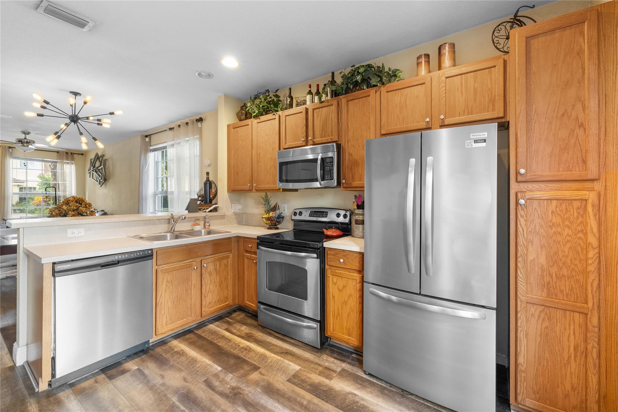 ISLES OF OAKLAND PARK - Residential