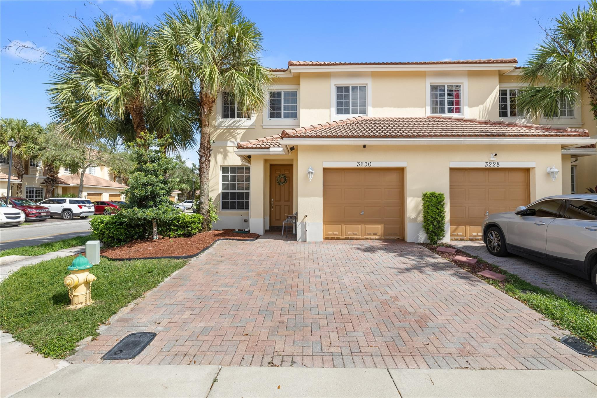 ISLES OF OAKLAND PARK - Residential
