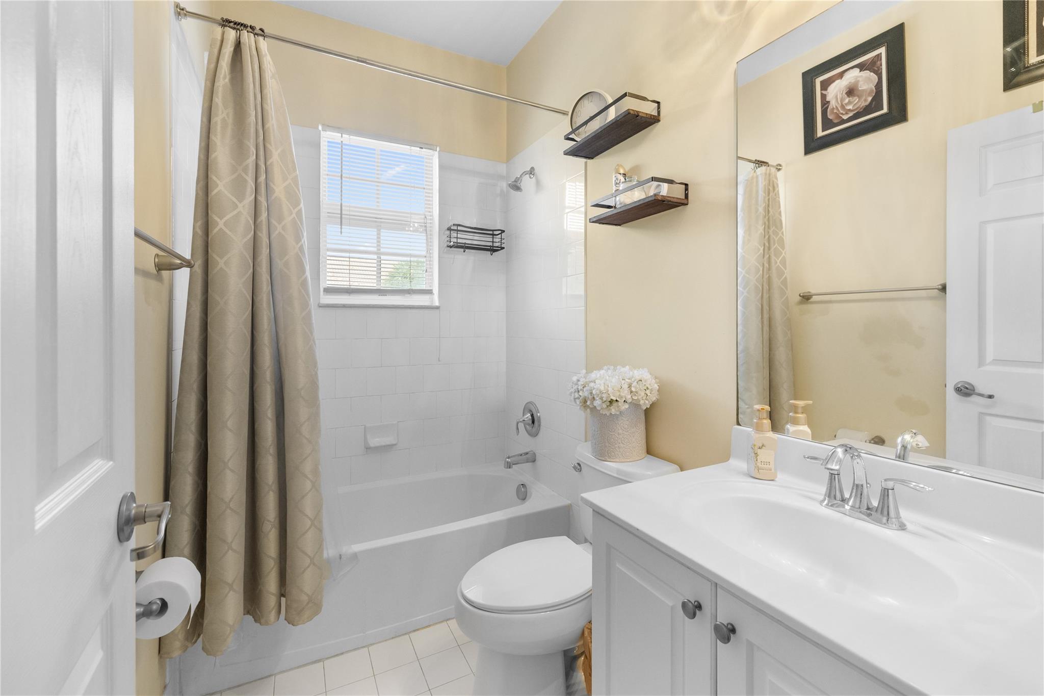 ISLES OF OAKLAND PARK - Residential