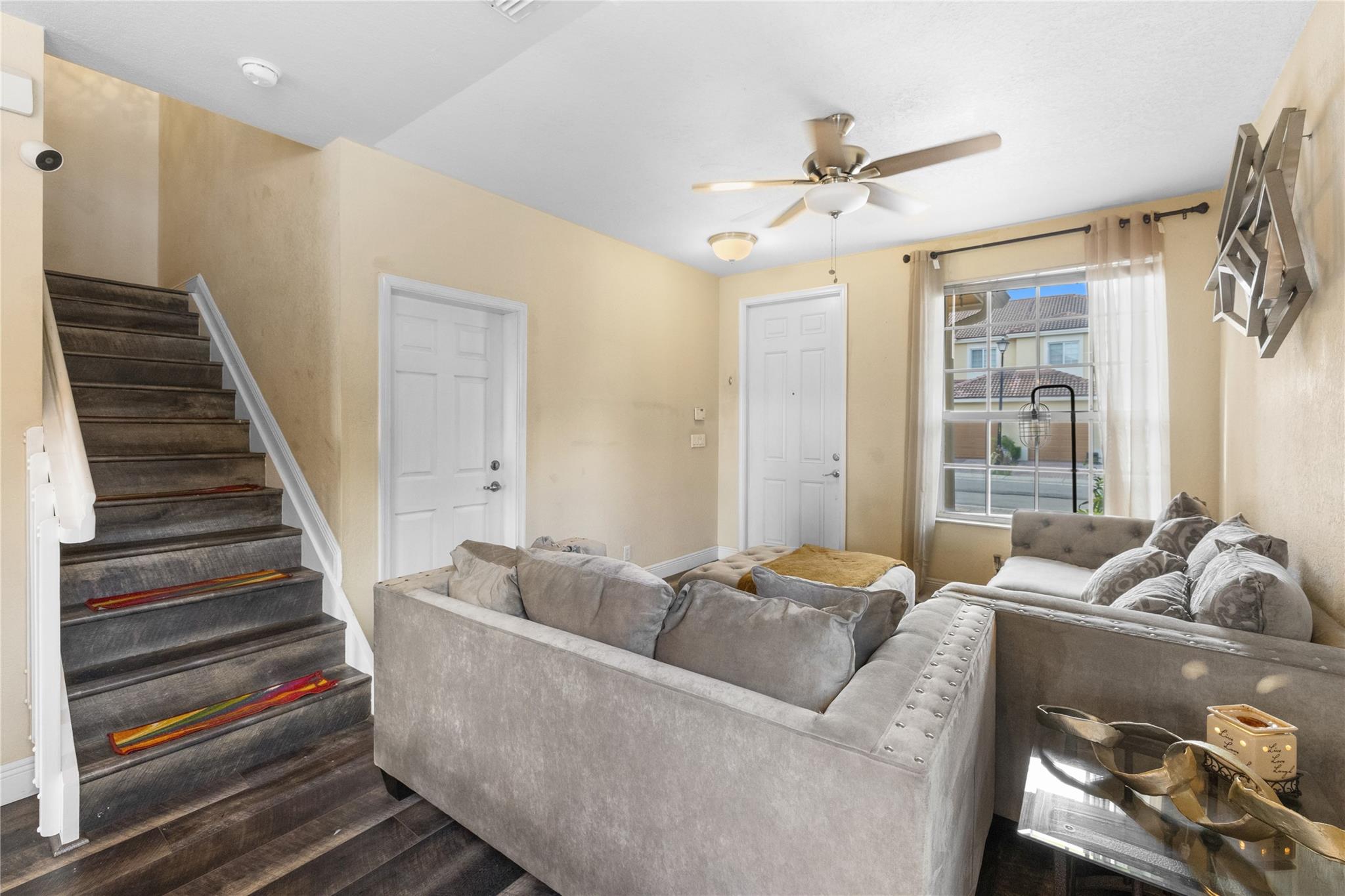 ISLES OF OAKLAND PARK - Residential