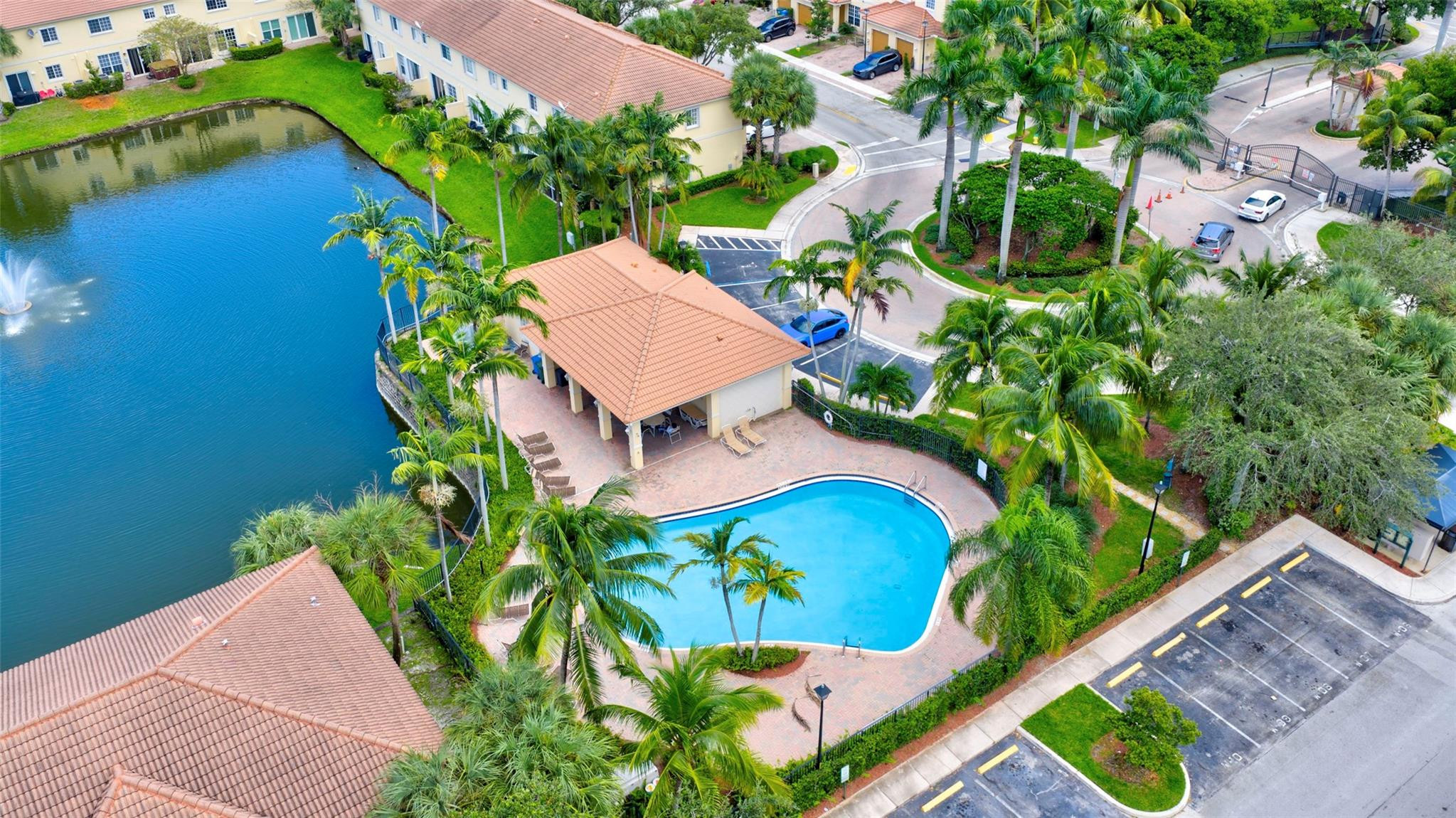 ISLES OF OAKLAND PARK - Residential