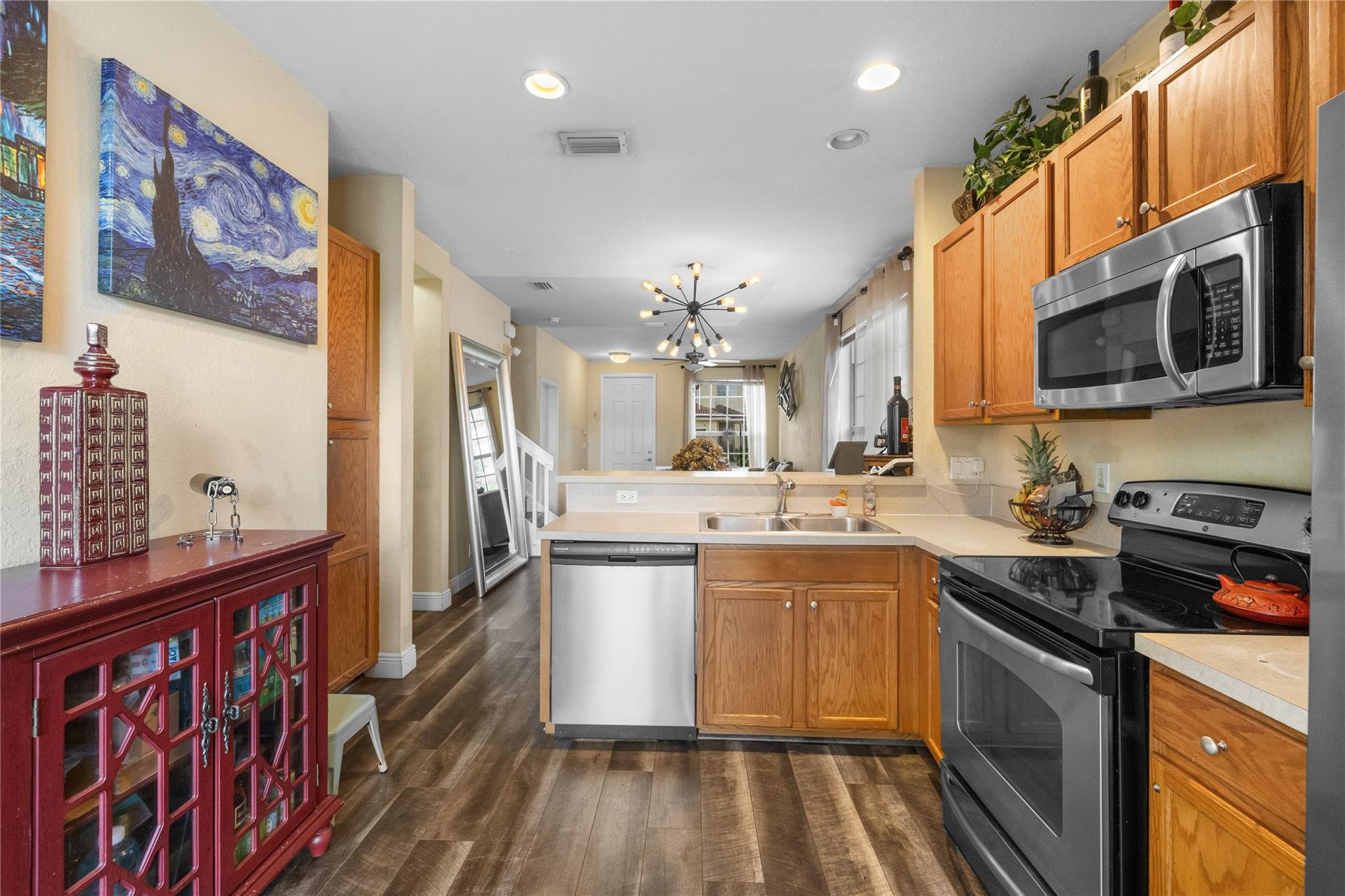 ISLES OF OAKLAND PARK - Residential