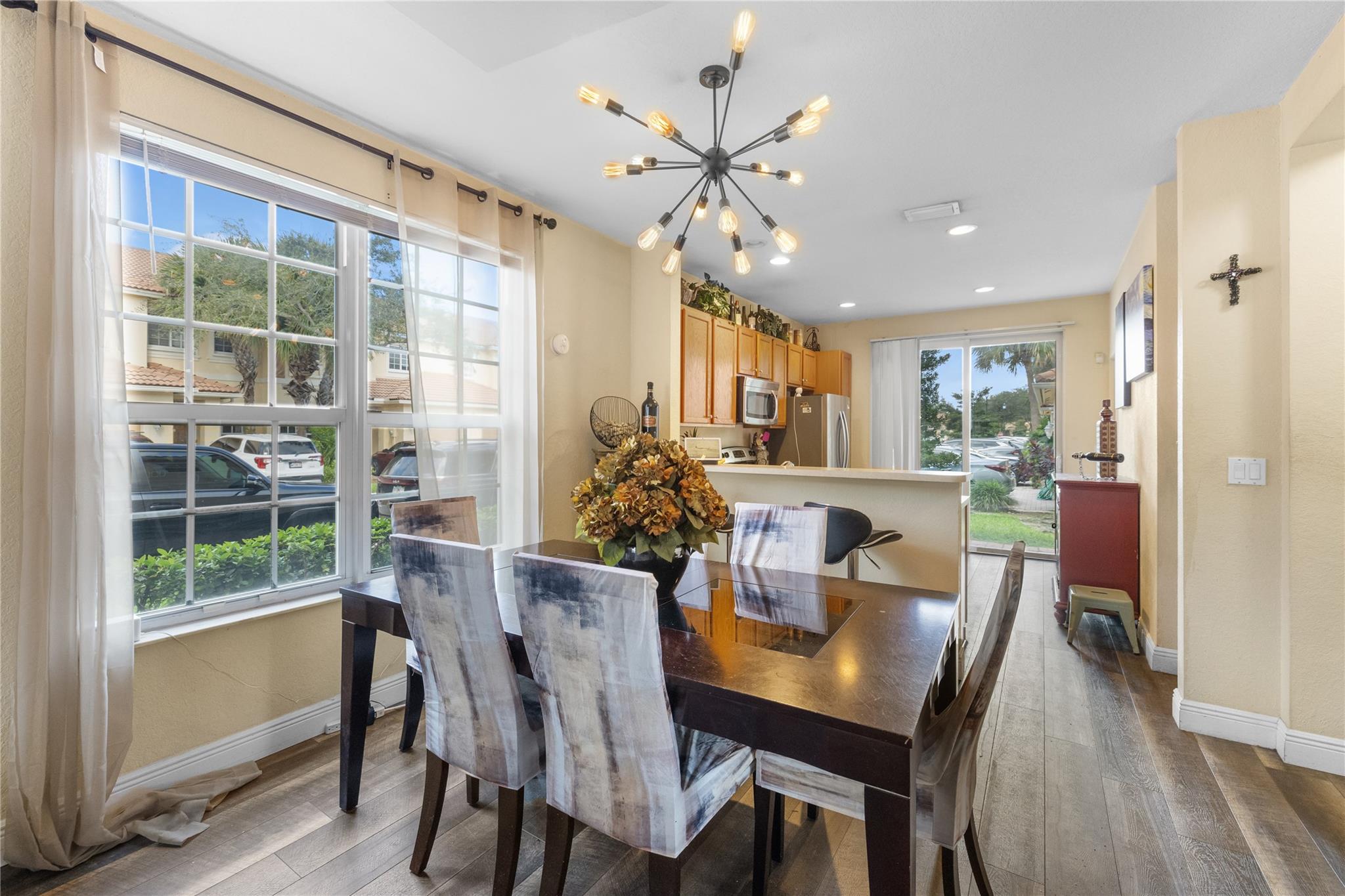 ISLES OF OAKLAND PARK - Residential