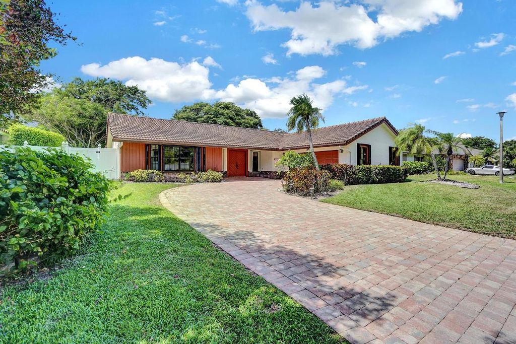 Photo of 6320 Pine Jog Avenue, Boca Raton, FL 33433 (MLS # R10996867)